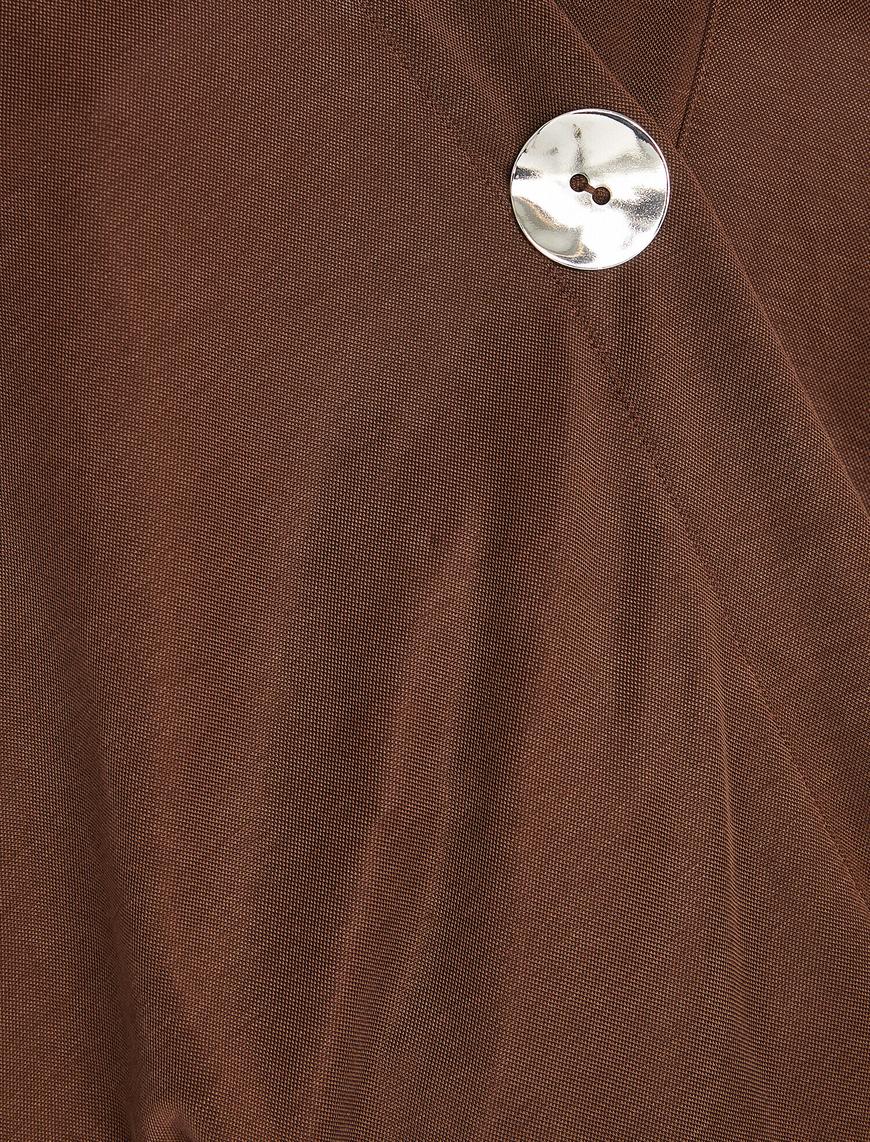   Düğme Detaylı Tişört