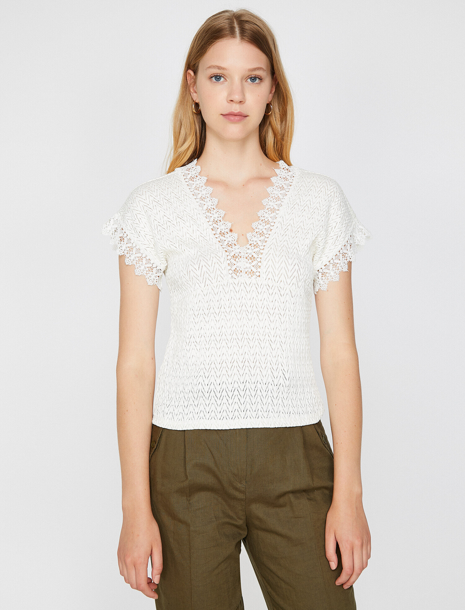   Dantel Detaylı Tişört