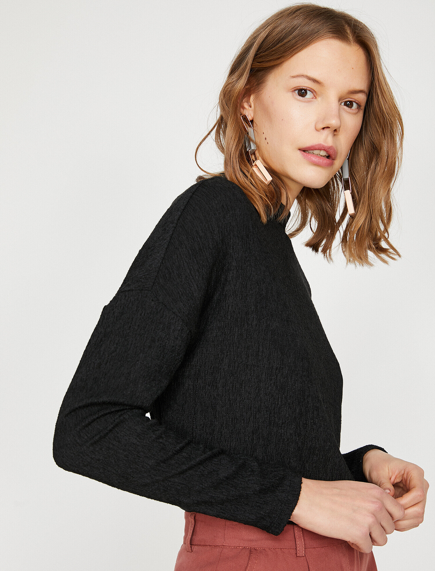   Yüksek Yaka Tişört