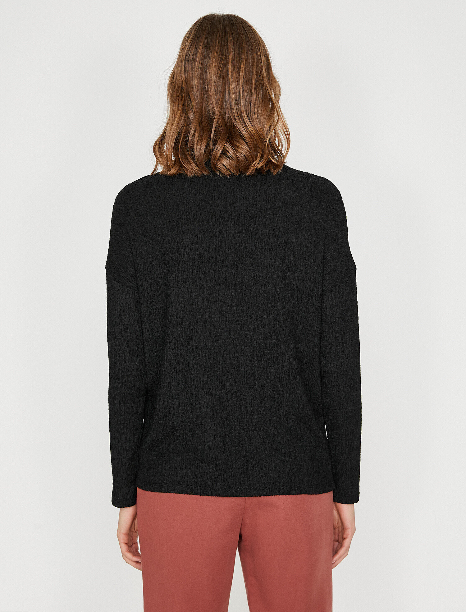   Yüksek Yaka Tişört