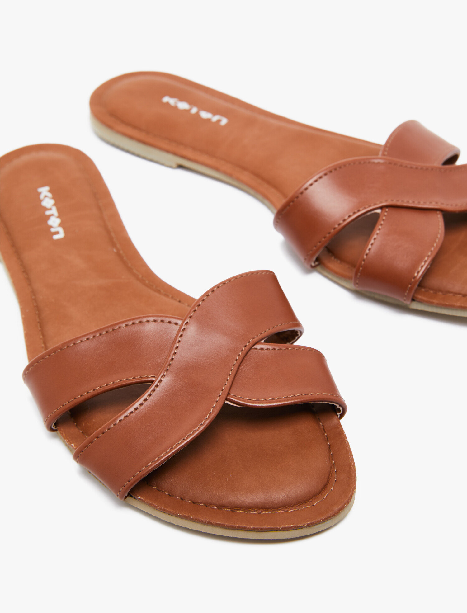  Kadın Deri Görünümlü Terlik