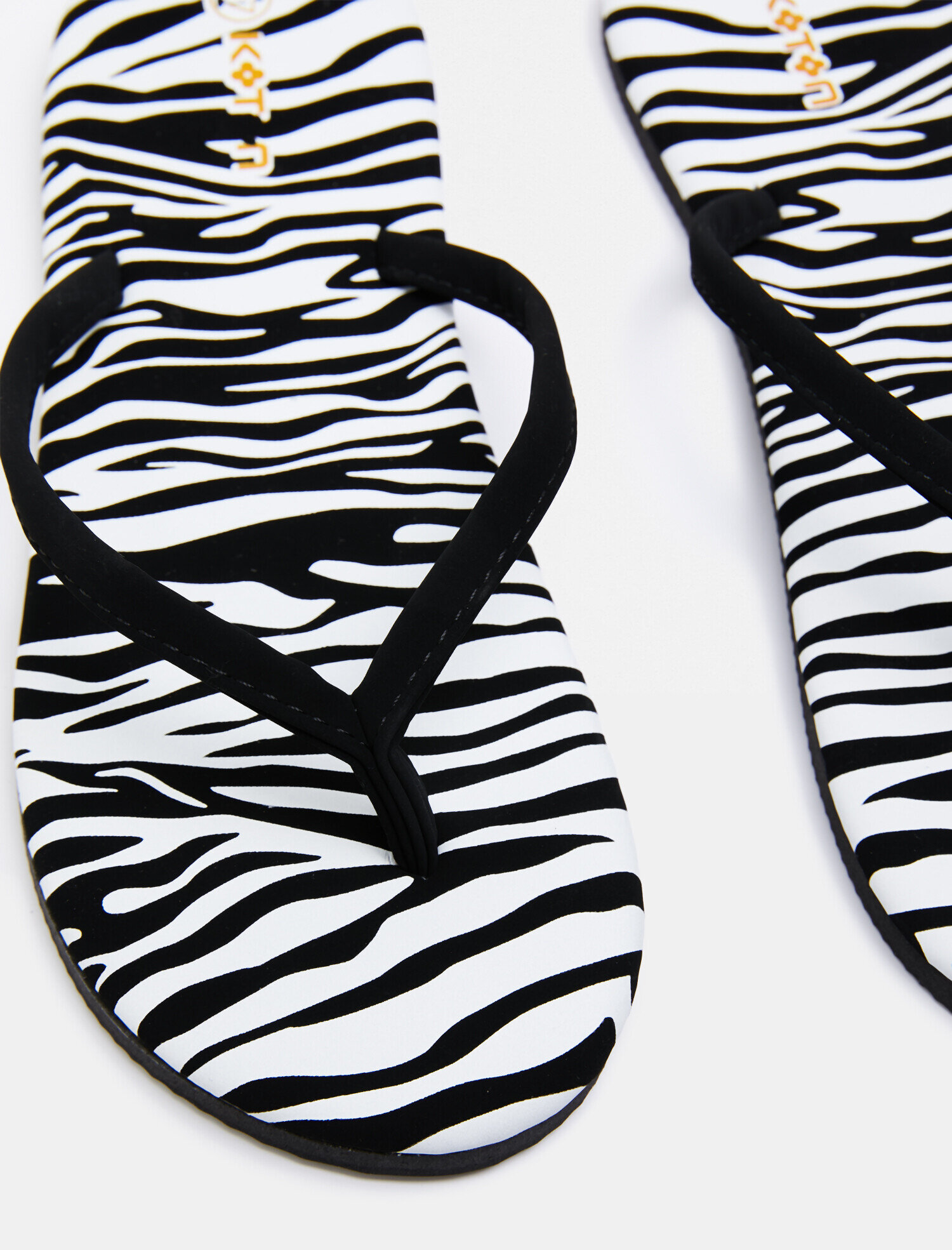  Kadın Zebra Detaylı Parmak Arası Terlik