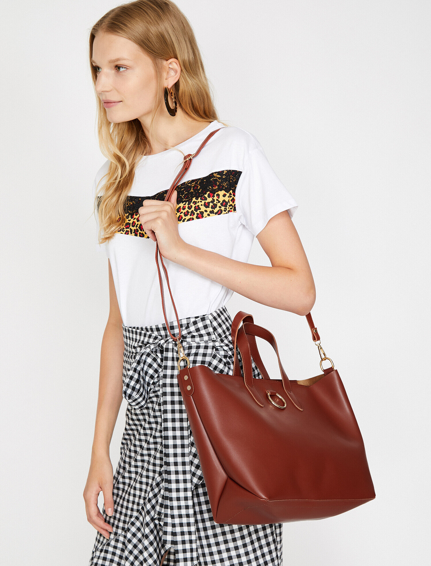  Kadın Deri Görünümlü El Çantası