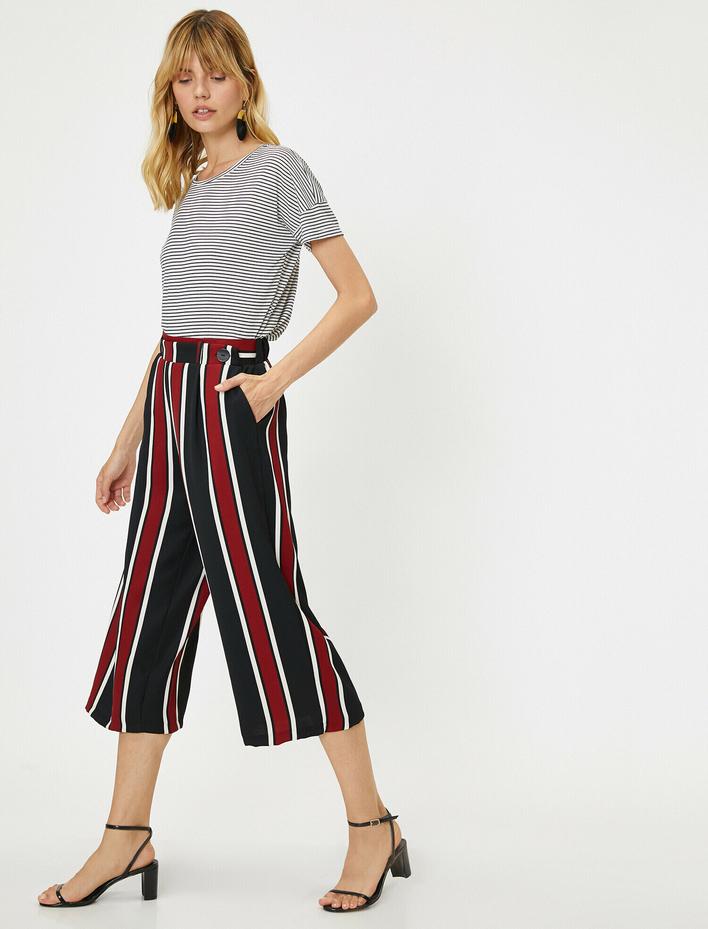  Düğme Detaylı Pantolon