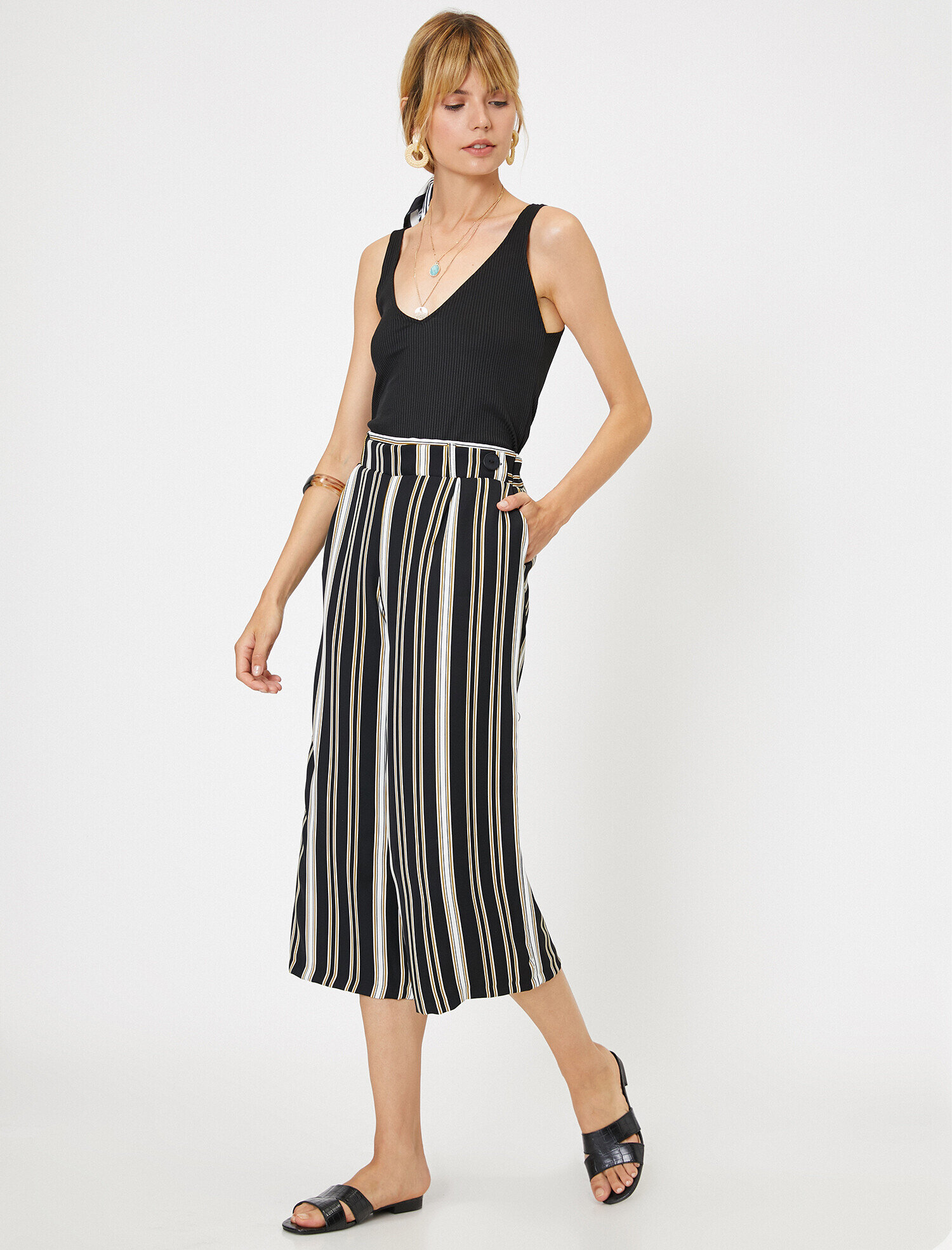   Düğme Detaylı Pantolon