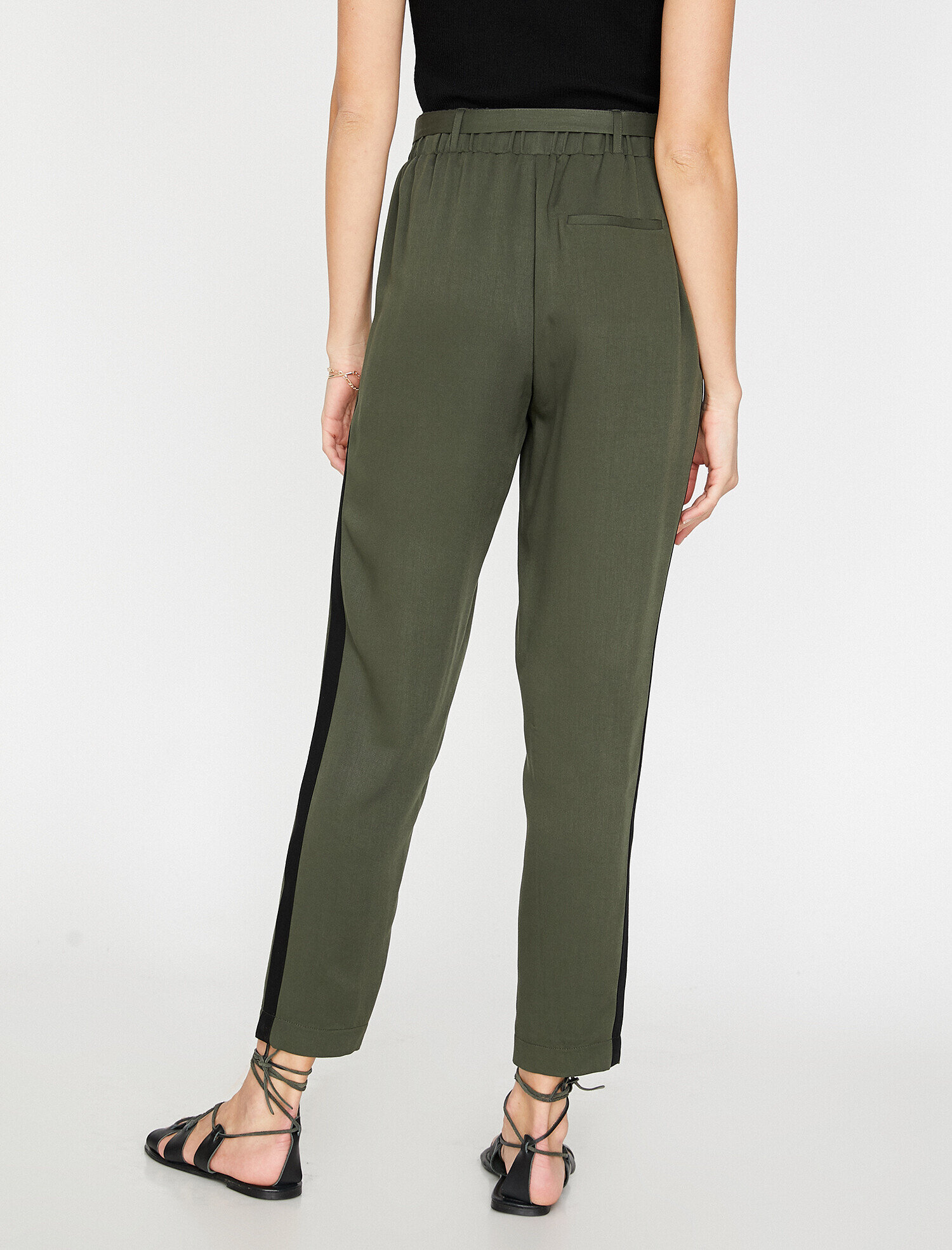   Bağcıklı Şerit Detaylı Pantolon