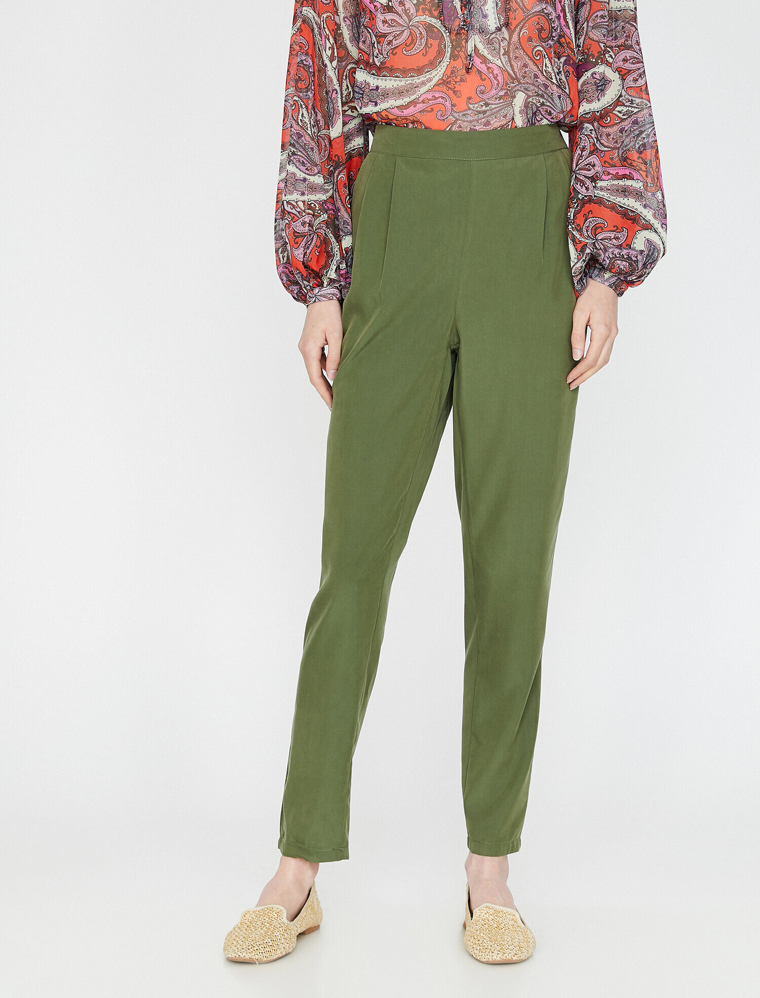 Normal Bel Pilili Dökümlü Pantolon