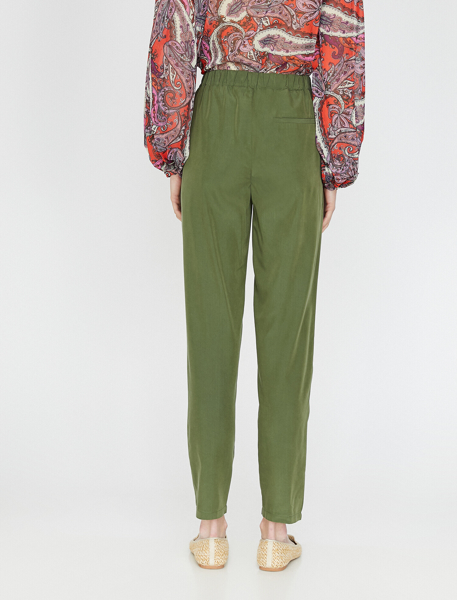 Normal Bel Pilili Dökümlü Pantolon