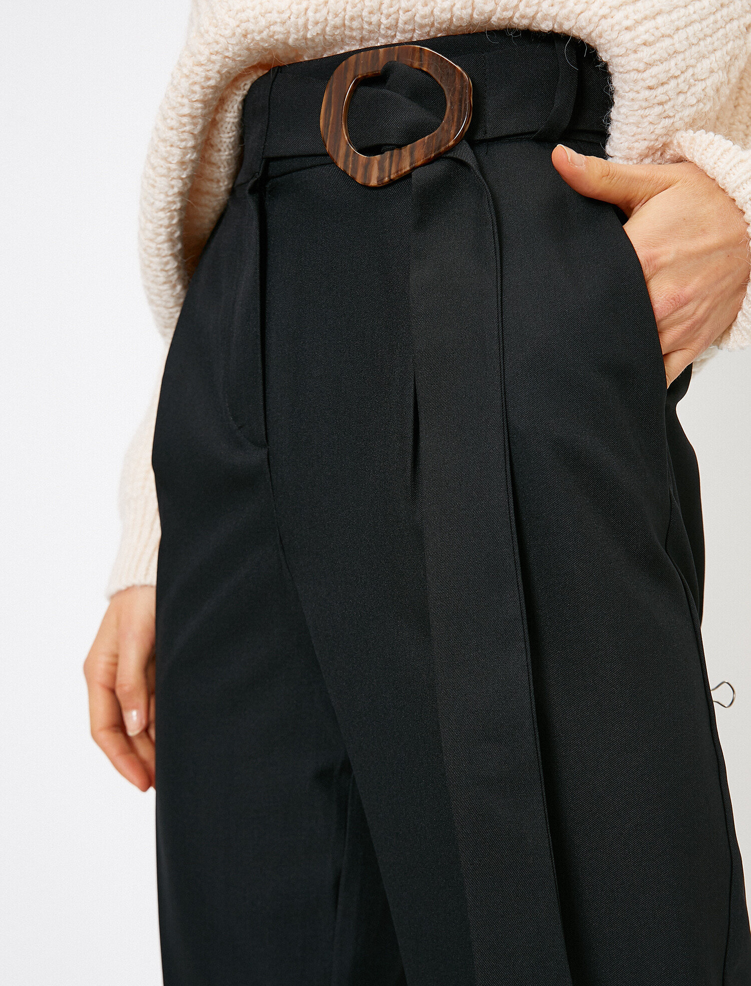   Kemer Detaylı Pantolon