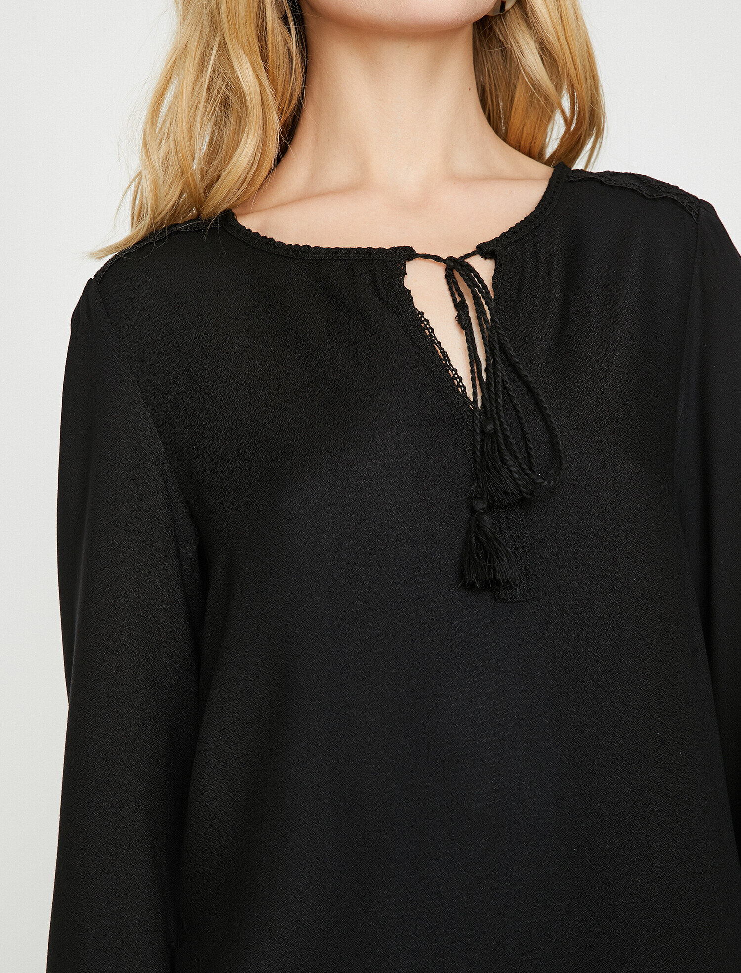   Dantel Detaylı Bluz