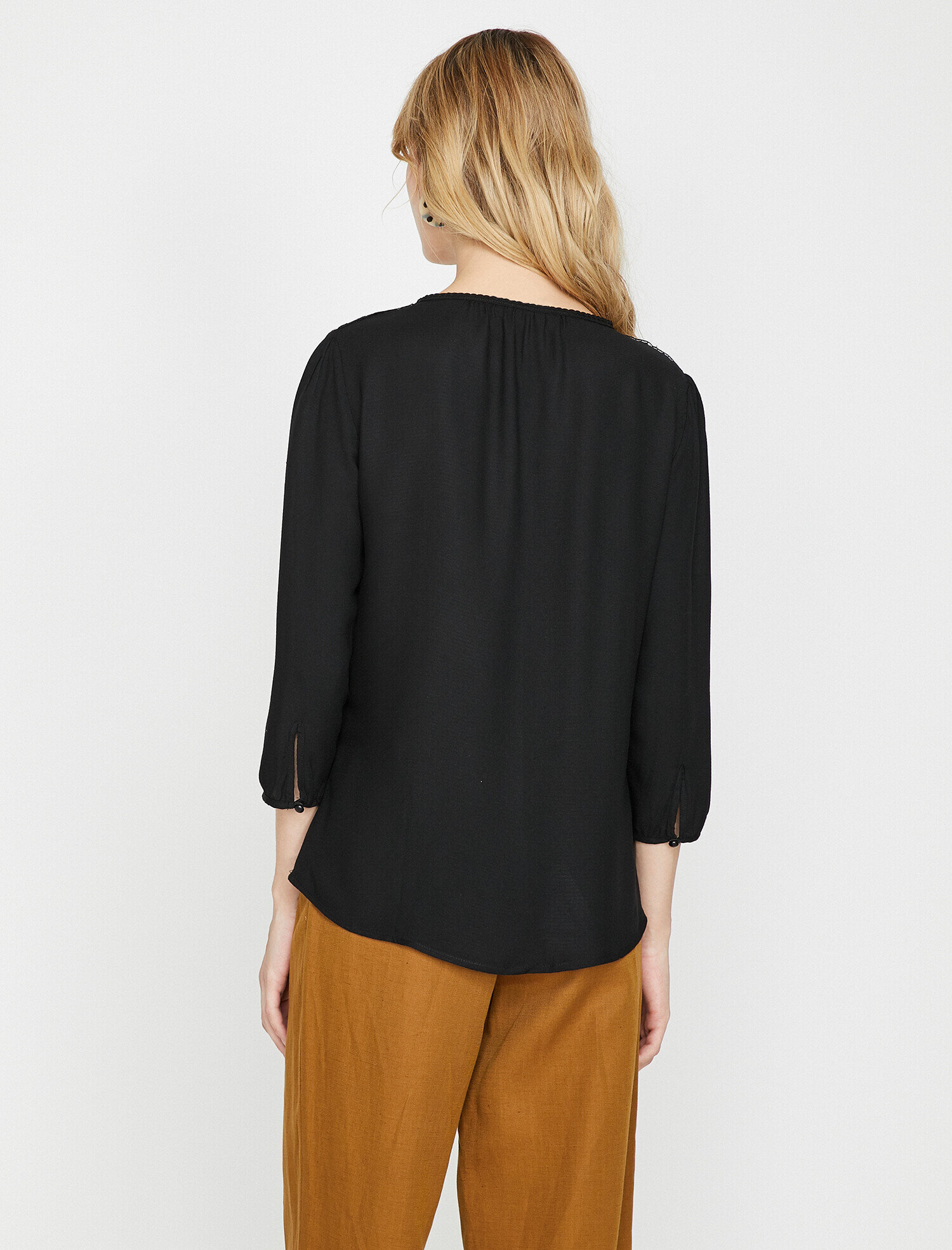   Dantel Detaylı Bluz