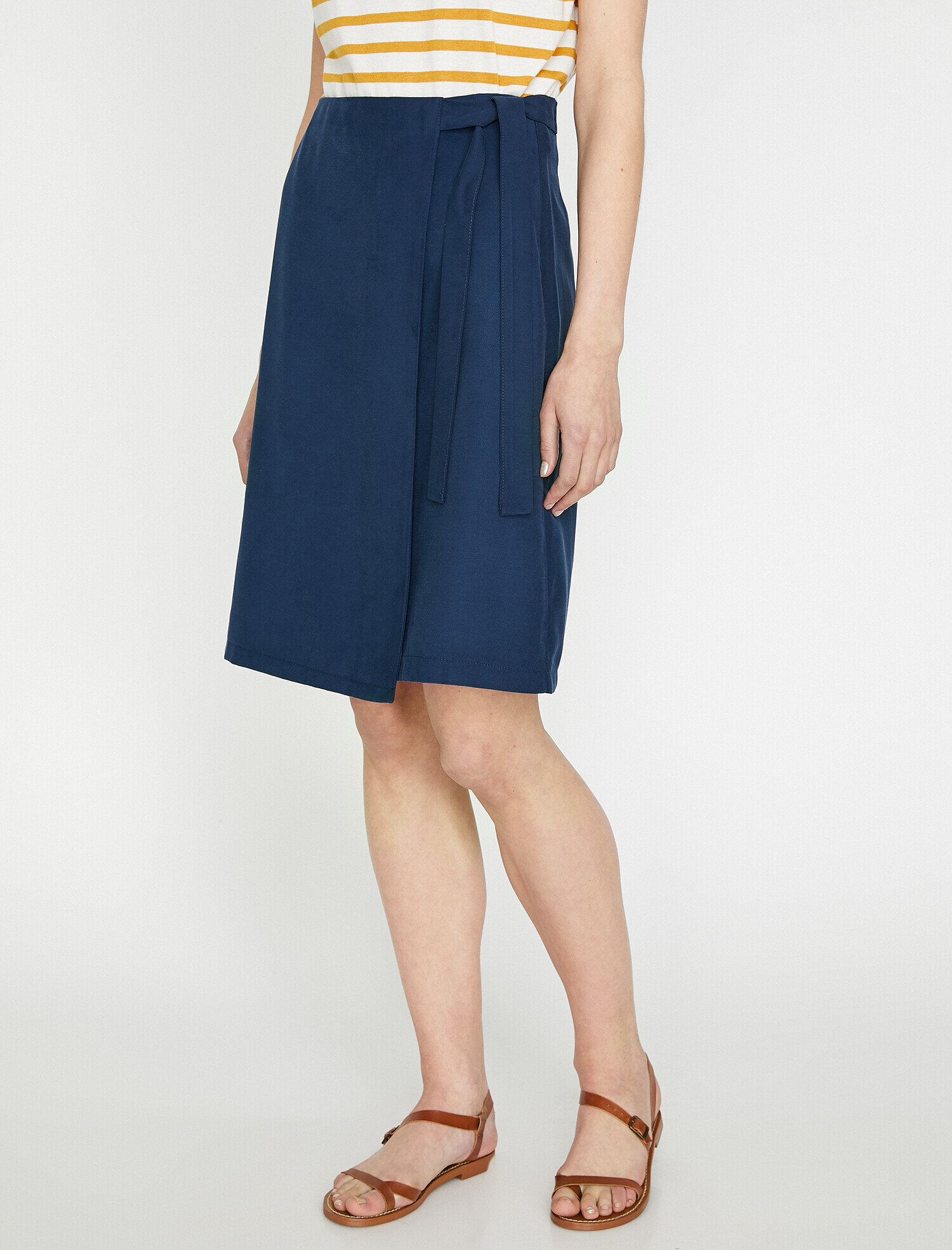   Beli Bağlamalı Etek