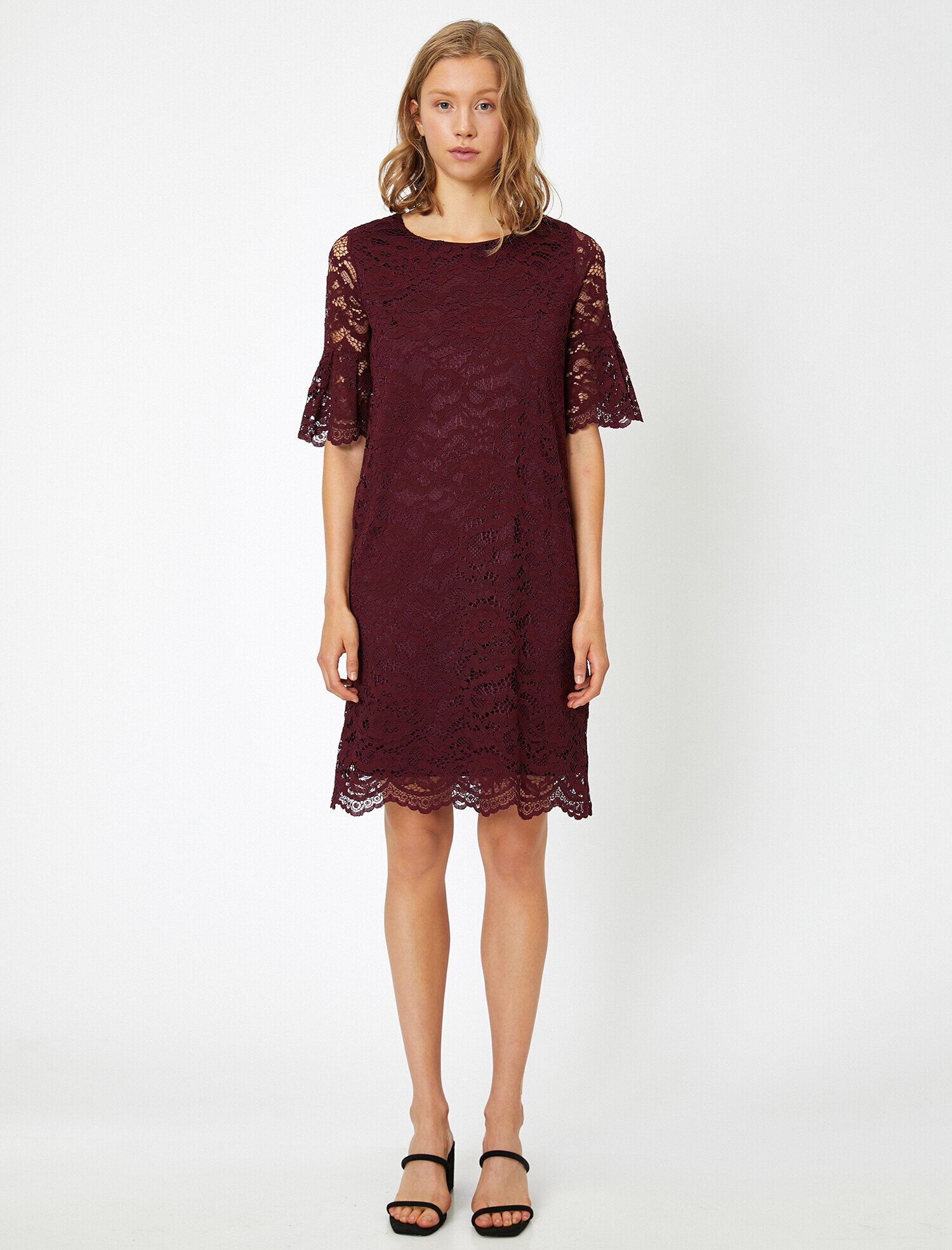   Dantel Detaylı Elbise