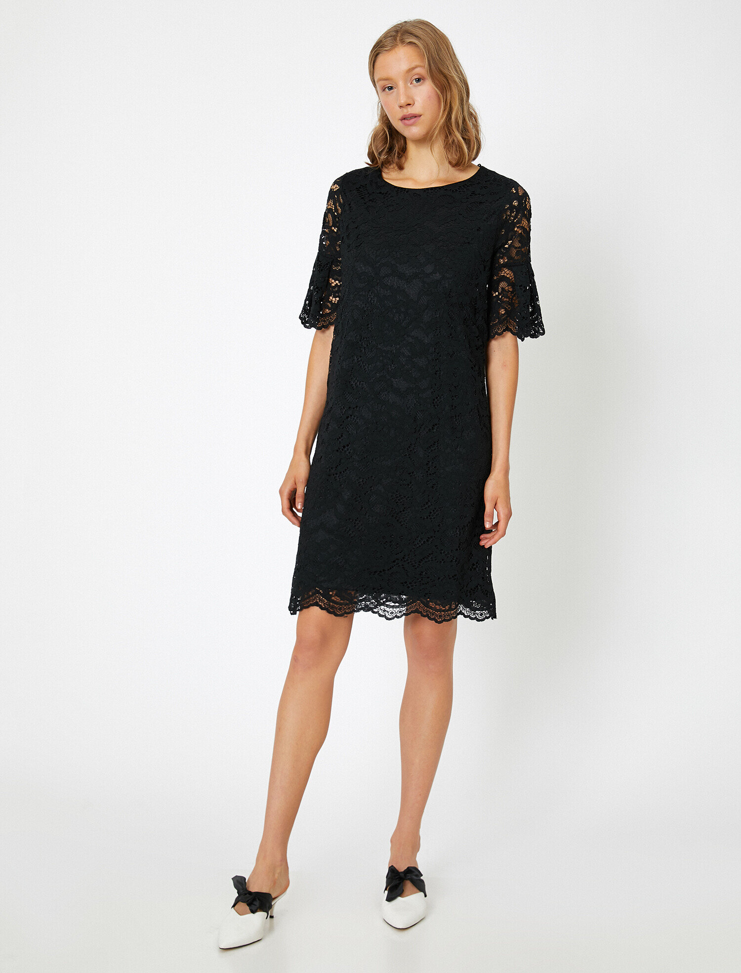   Dantel Detaylı Elbise