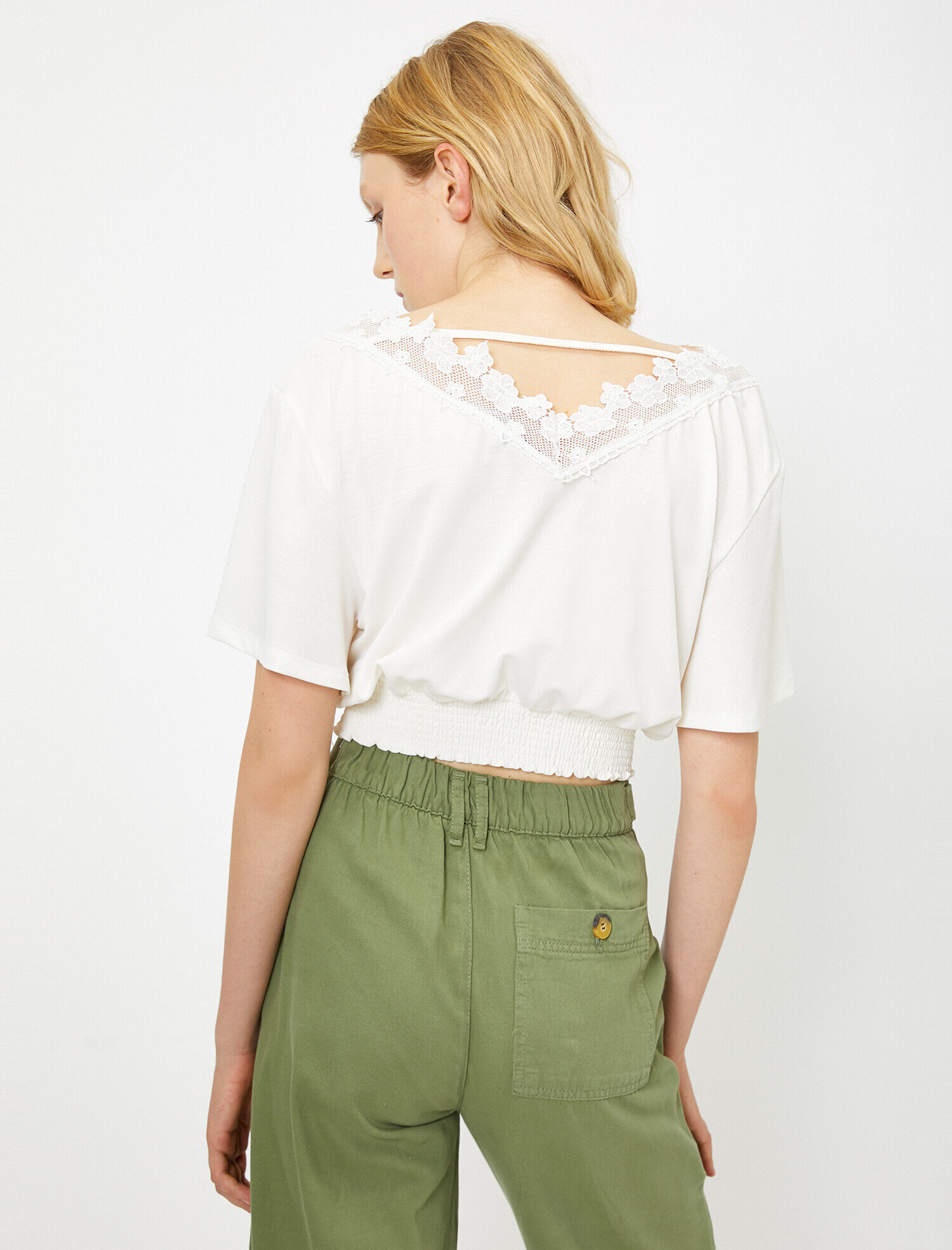   Dantel Detaylı Tişört