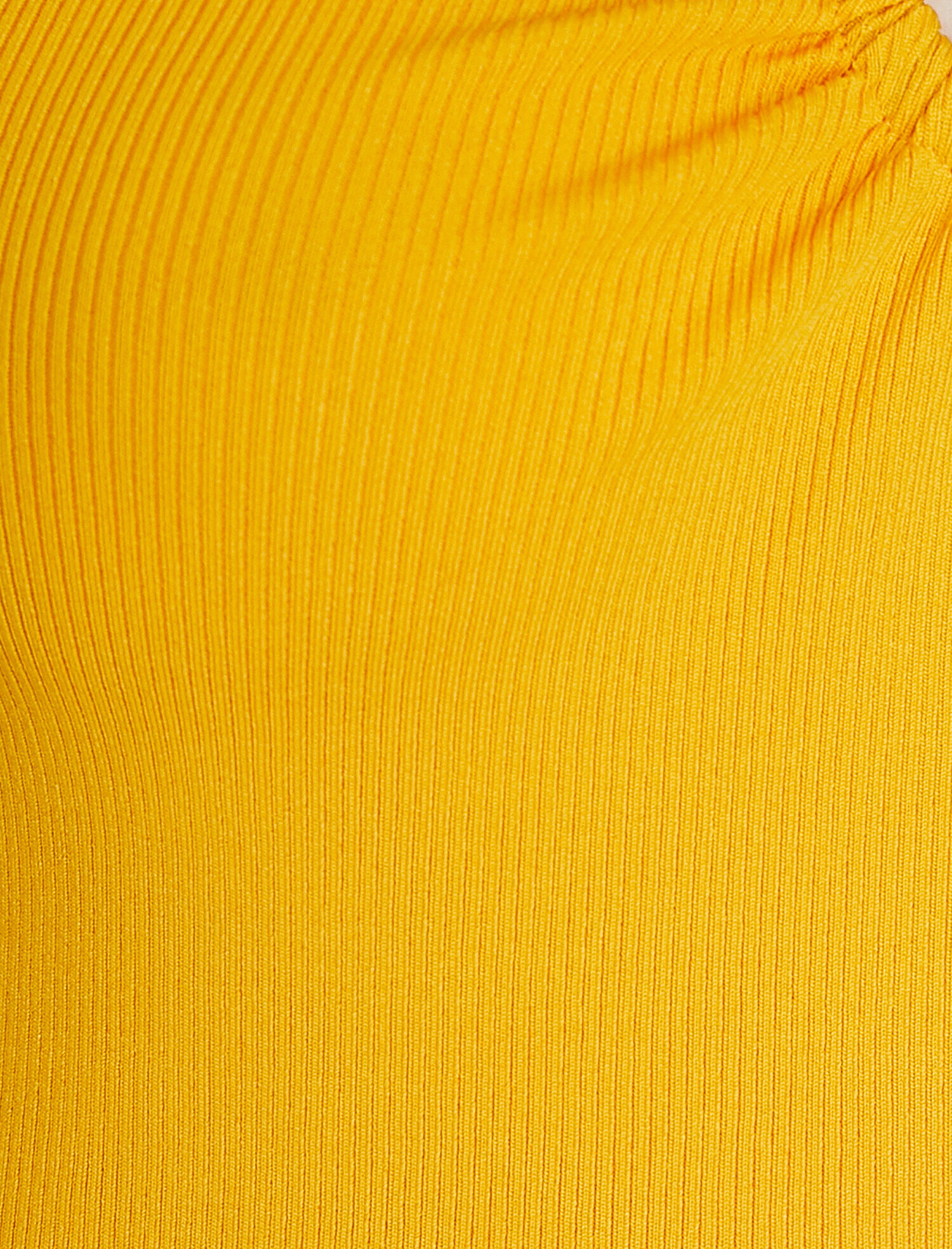   Toka Detaylı Tişört