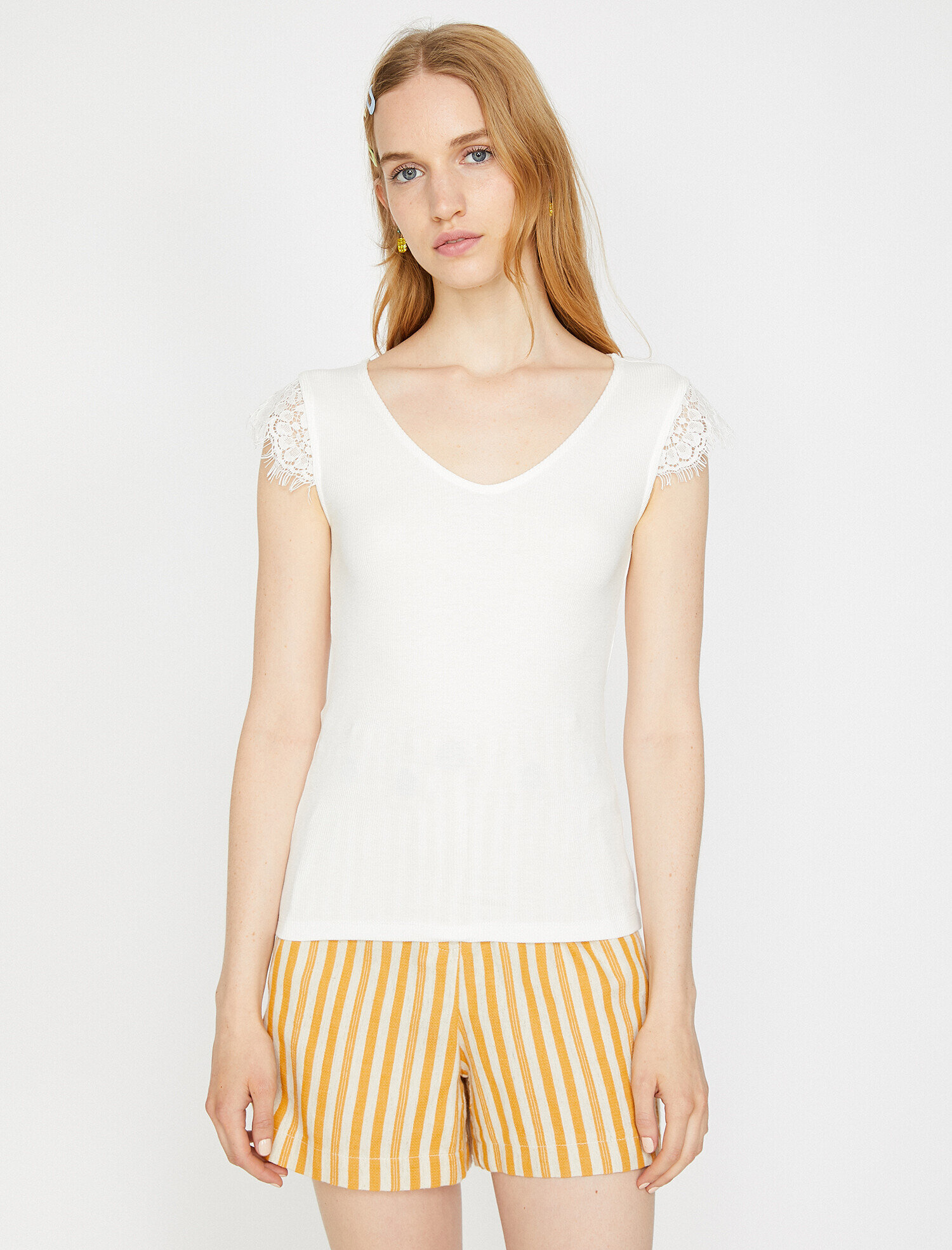   Dantel Detaylı Tişört