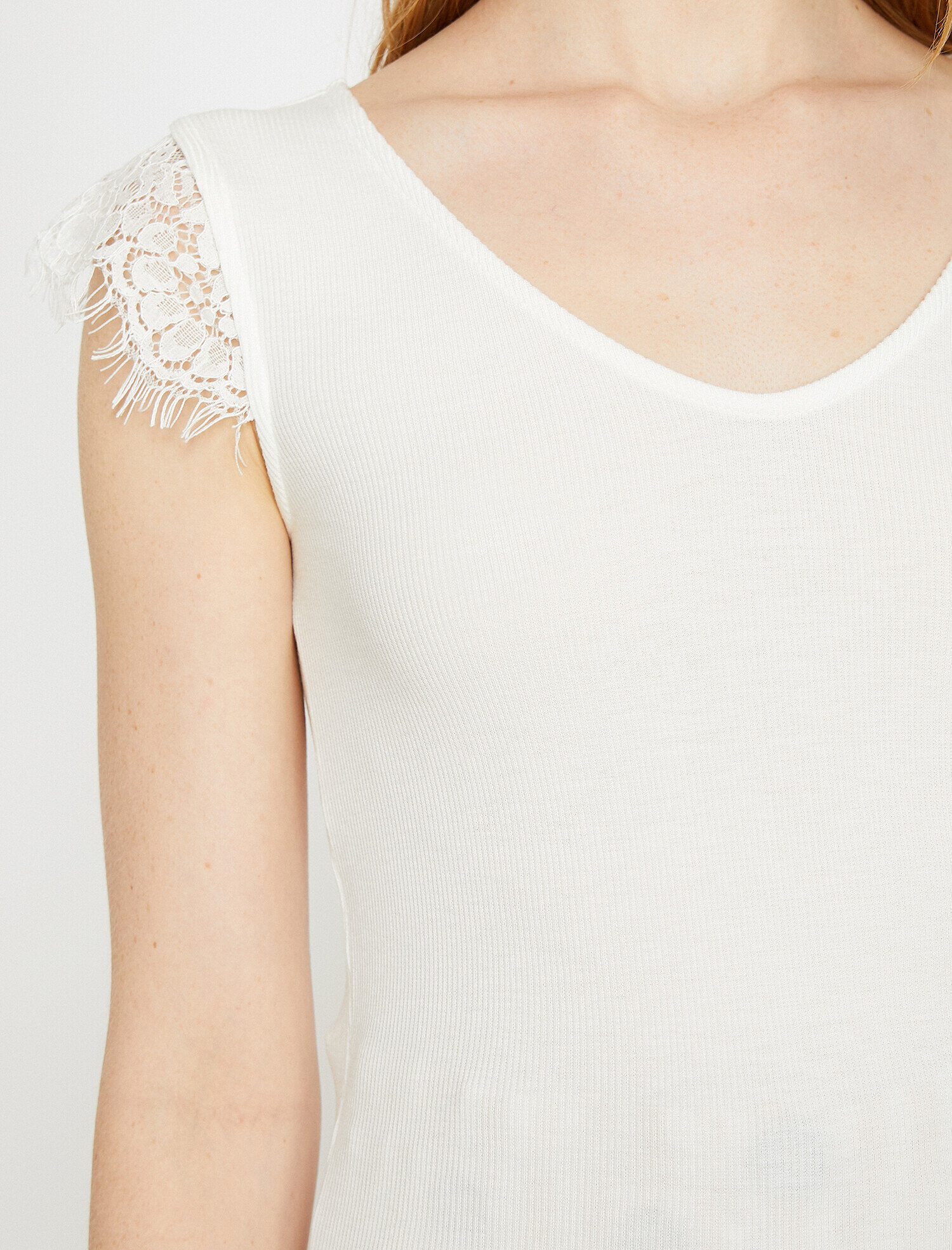   Dantel Detaylı Tişört