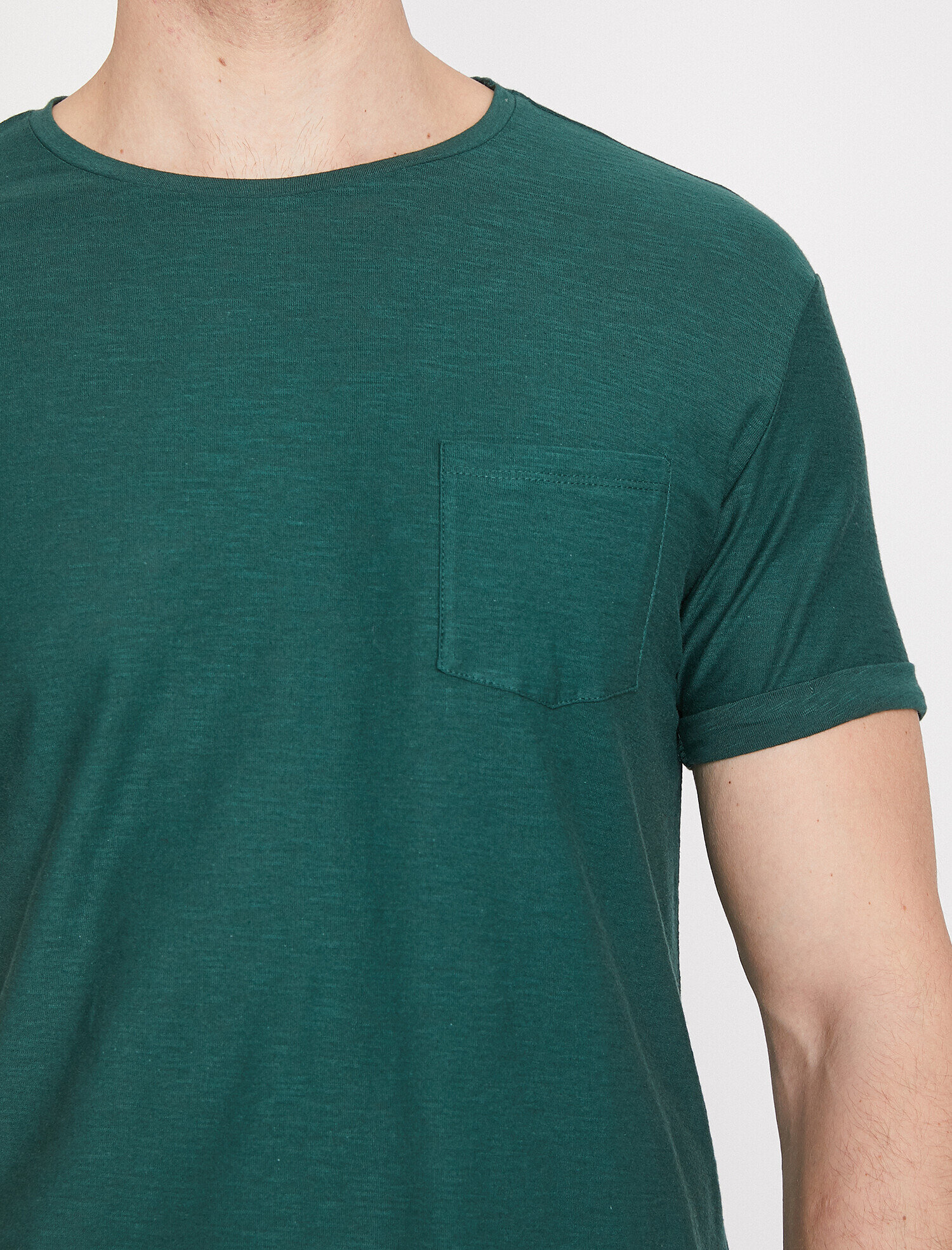   Bisiklet Yaka Tişört Cep Detaylı