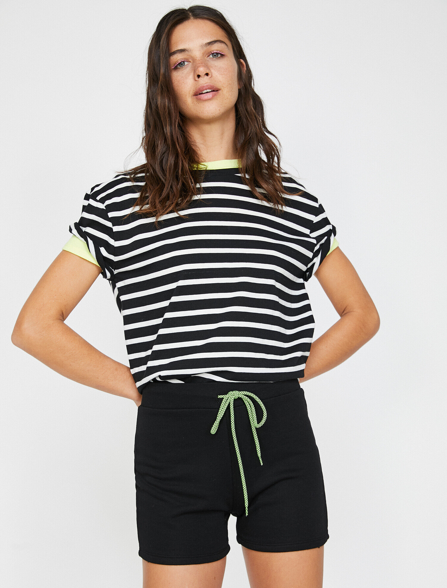   Beli Bağlamalı Şort