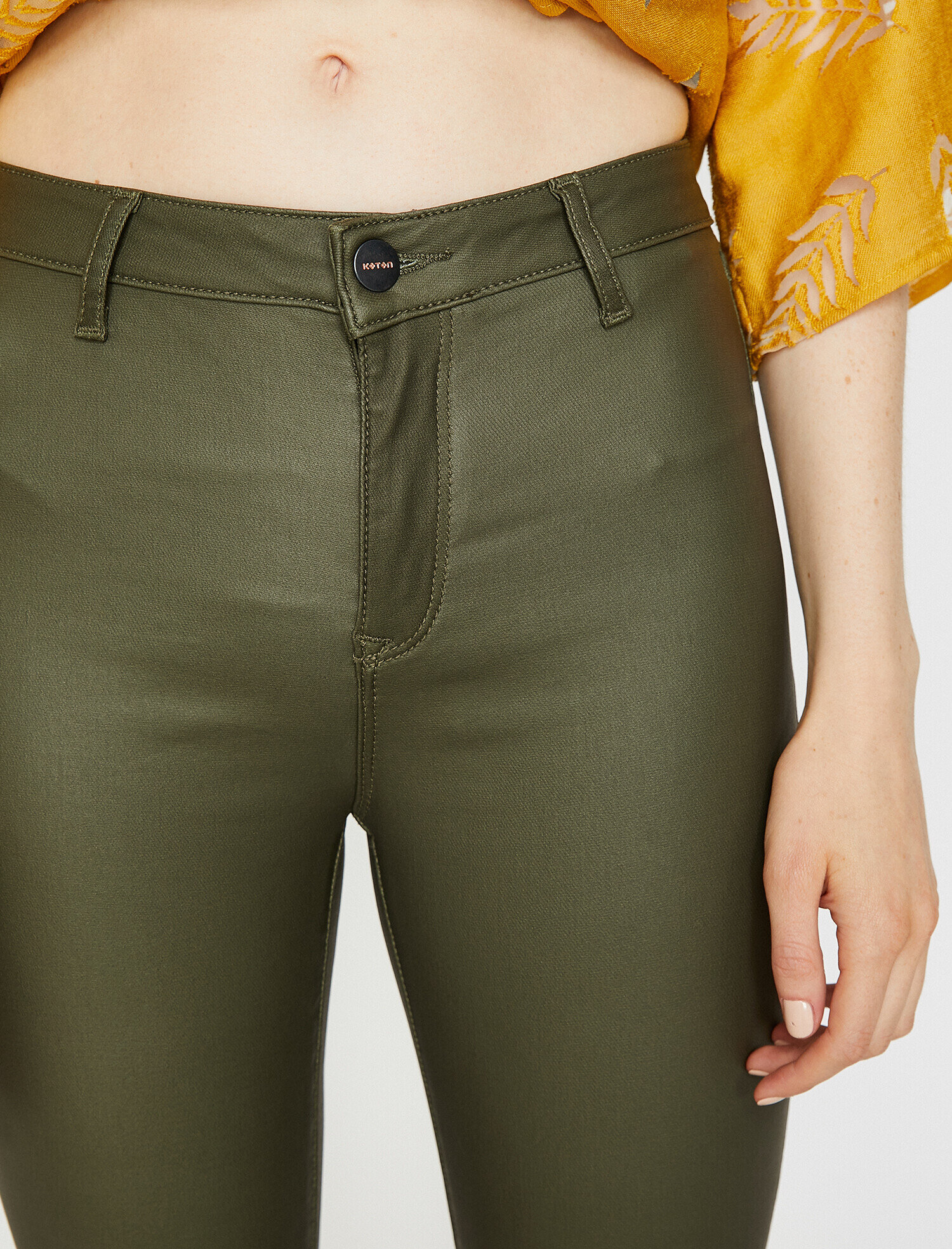   Deri Görünümlü Pantolon