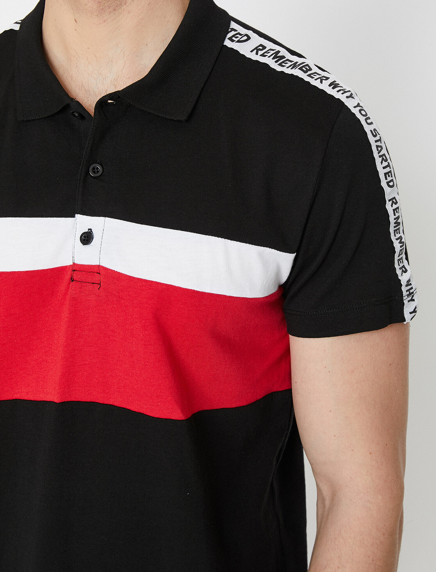 Polo Yaka Omuz Baskılı Renk Bloklu Slim Fit Tişört