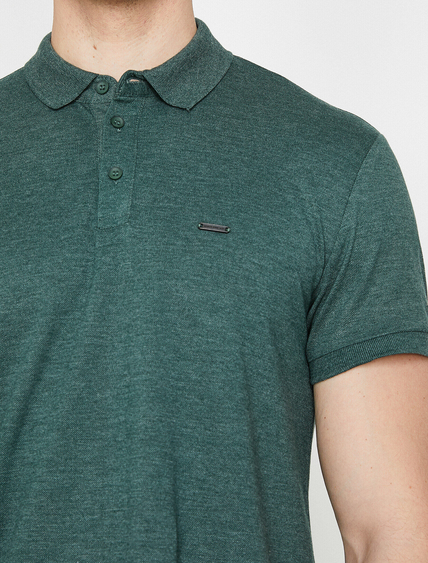 Polo Yaka Metal Logo Detaylı Slim Fit Tişört