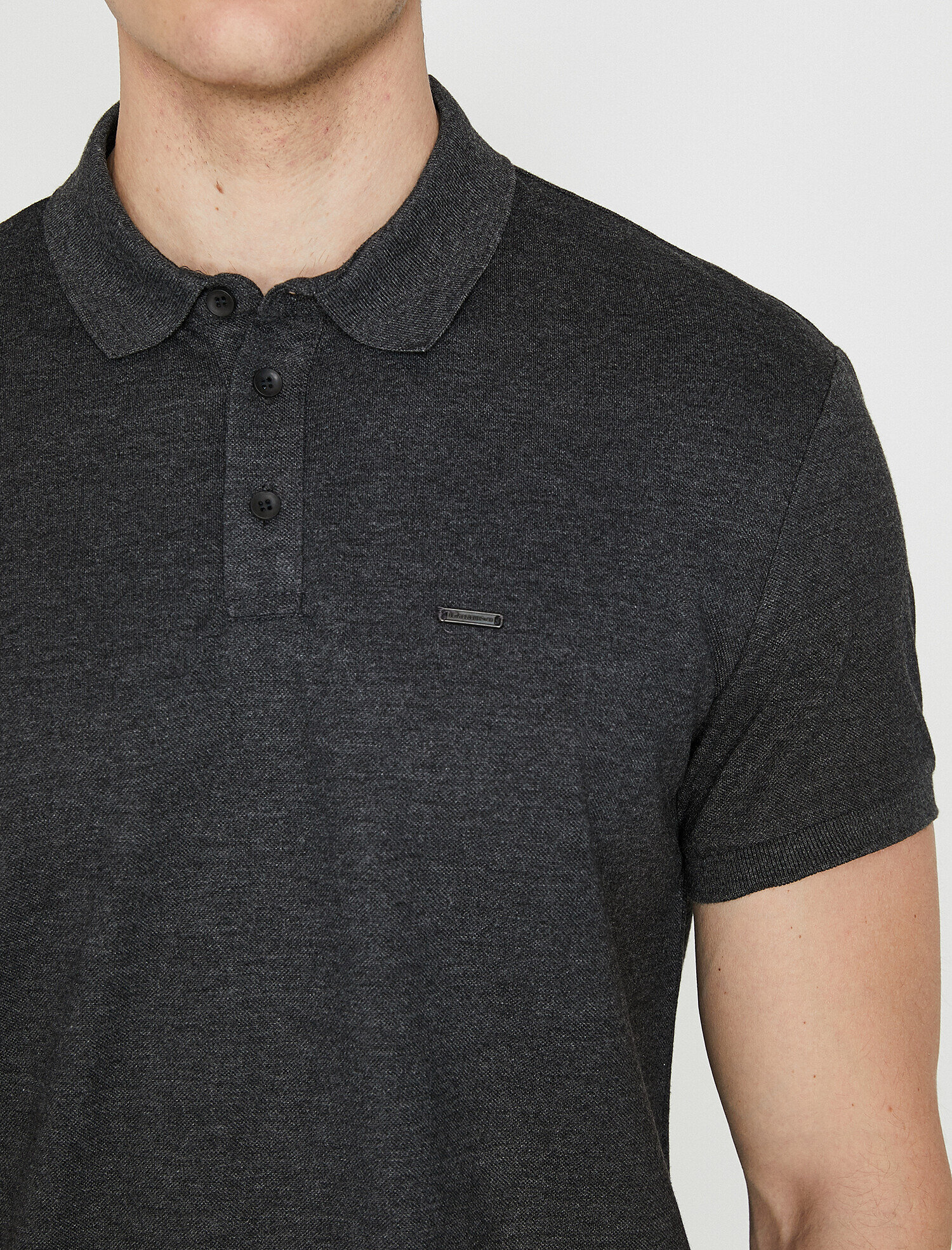   Polo Yaka Metal Logo Detaylı Slim Fit Tişört