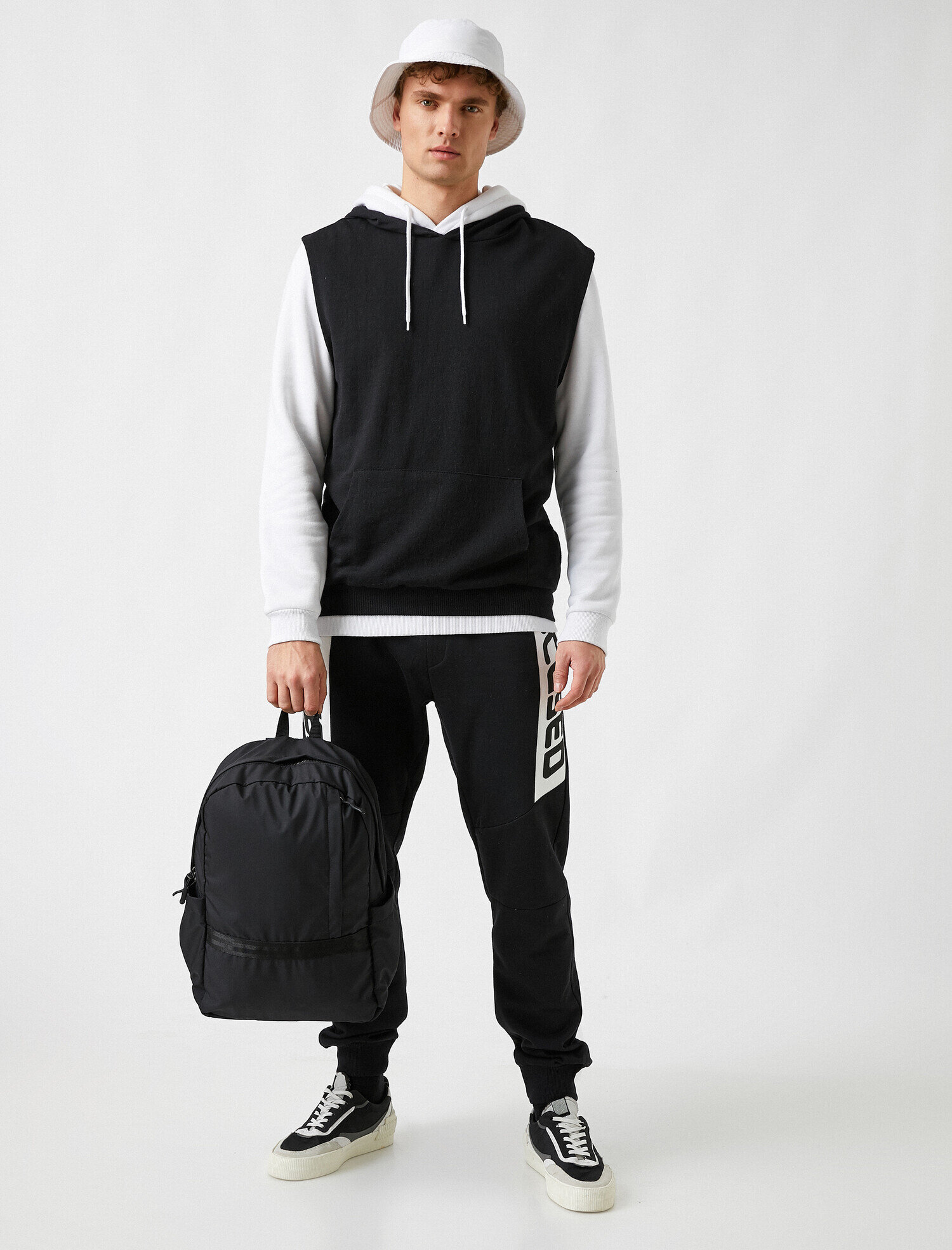  Erkek Fermuar Detaylı Sırt Çantası