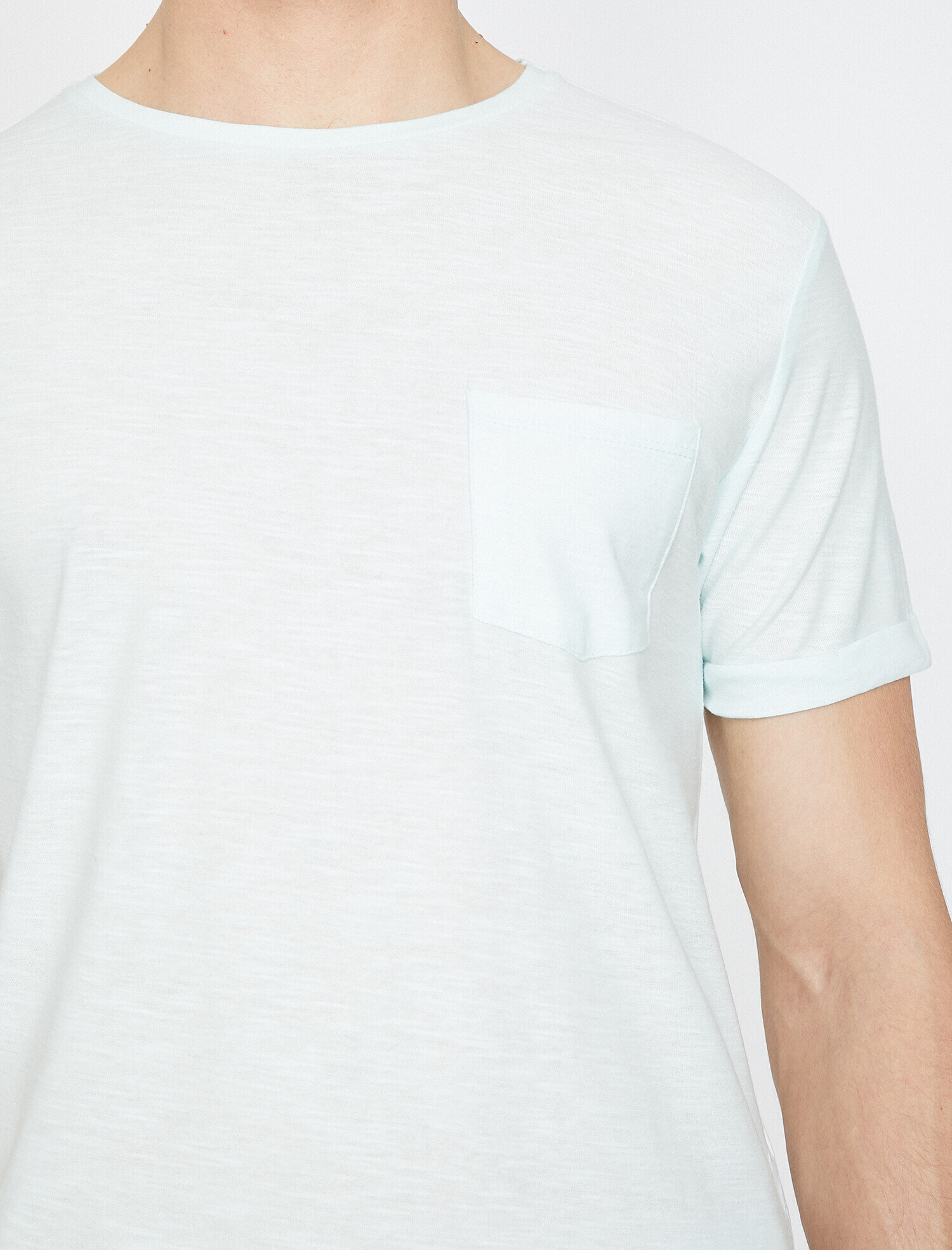   Bisiklet Yaka Tişört Cep Detaylı