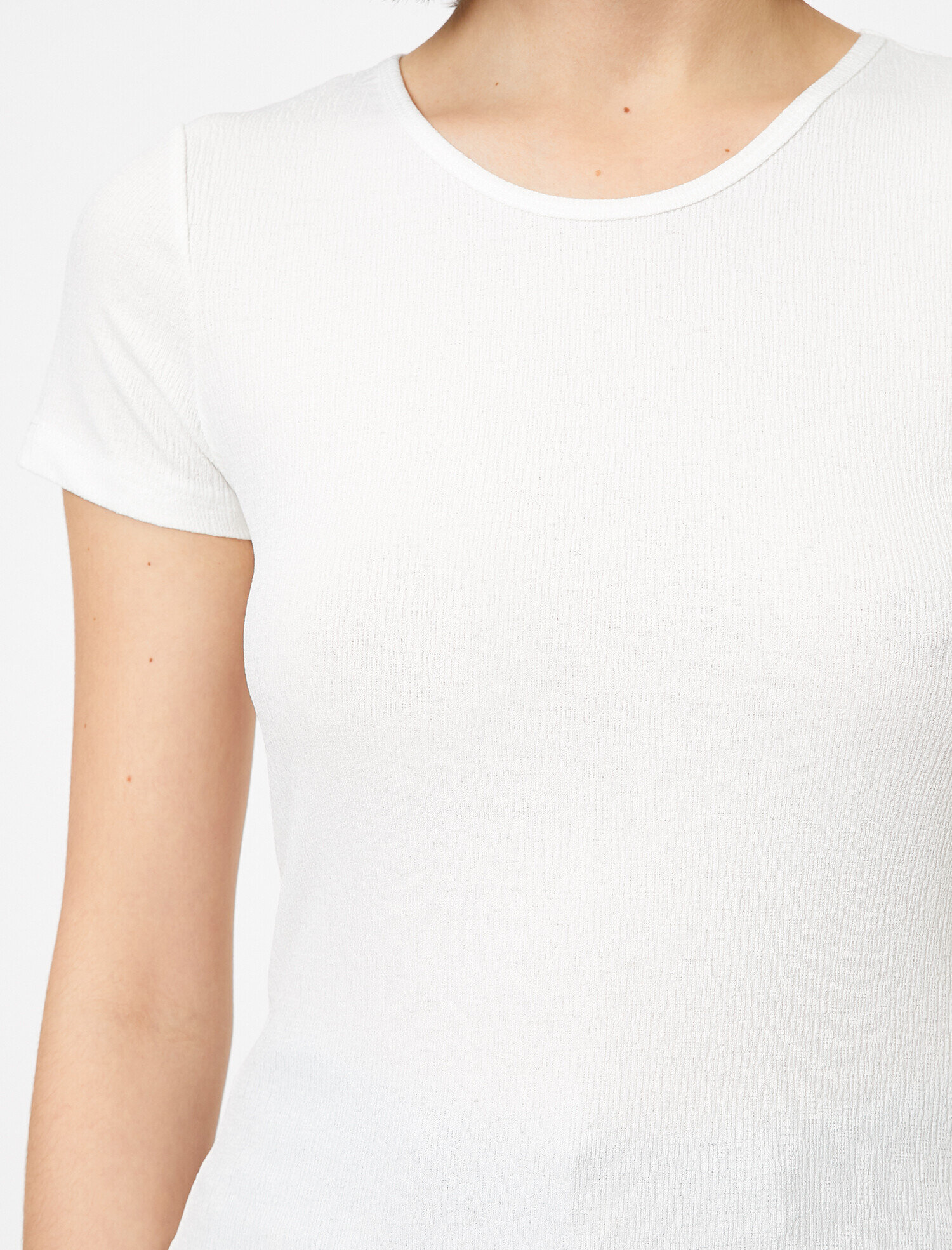   Bisiklet Yaka Dar Kalıp Tişört