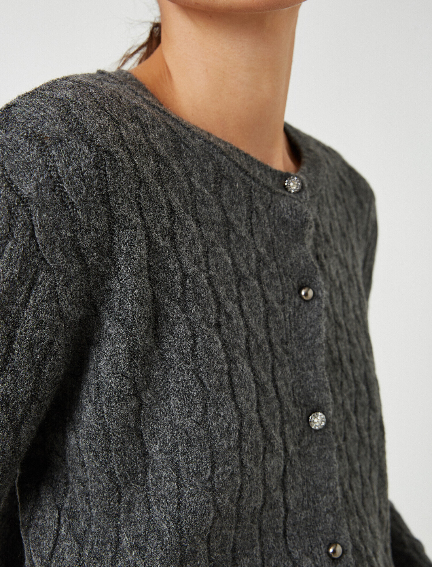   Bisiklet Yaka Saç Örgülü Düğmeli Triko Hırka