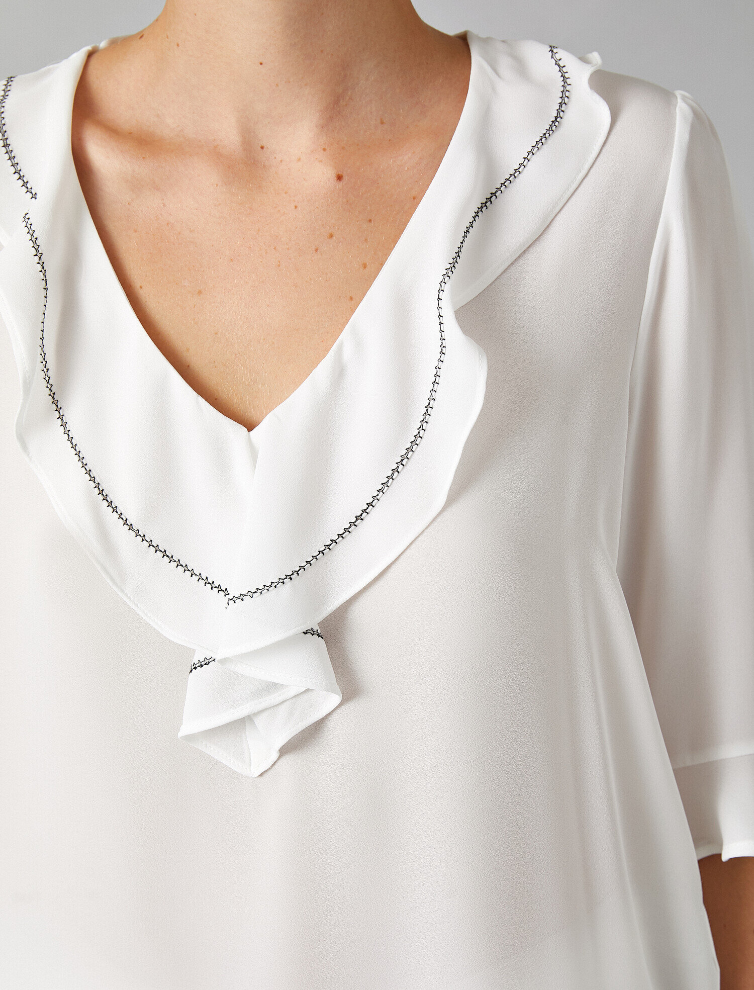   3/4 Kol V Yaka Volanlı Bluz