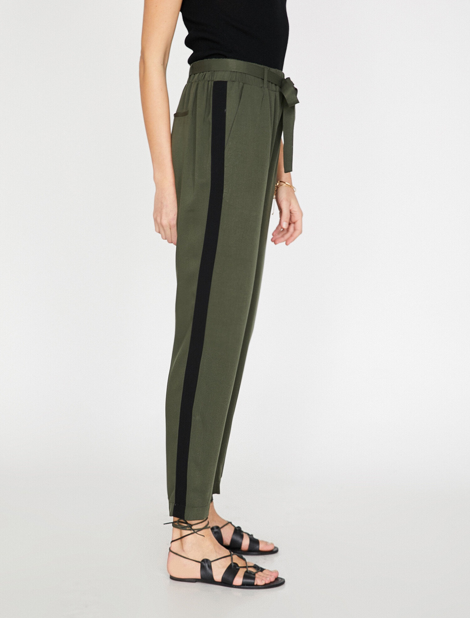   Bağcıklı Şerit Detaylı Pantolon