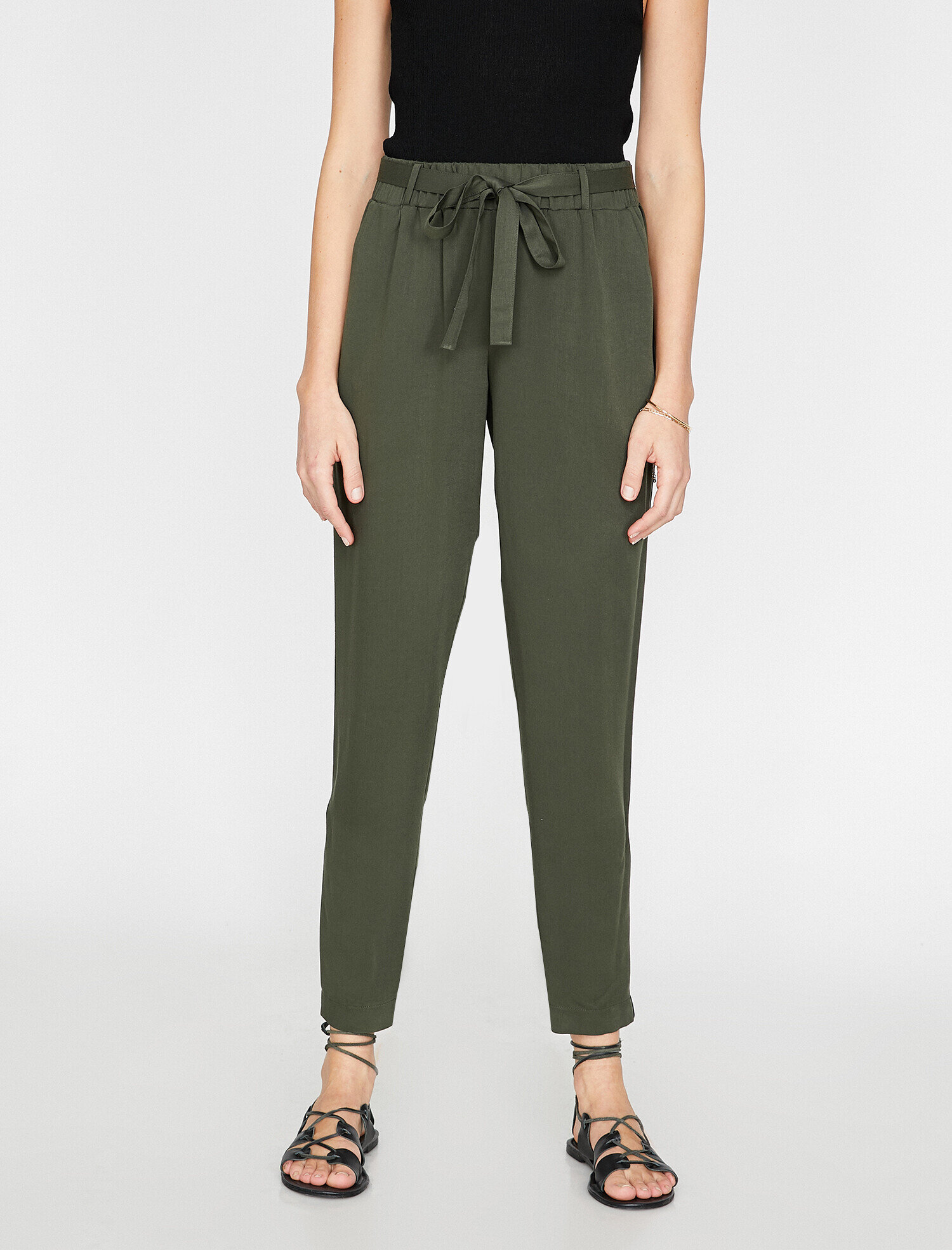   Bağcıklı Şerit Detaylı Pantolon