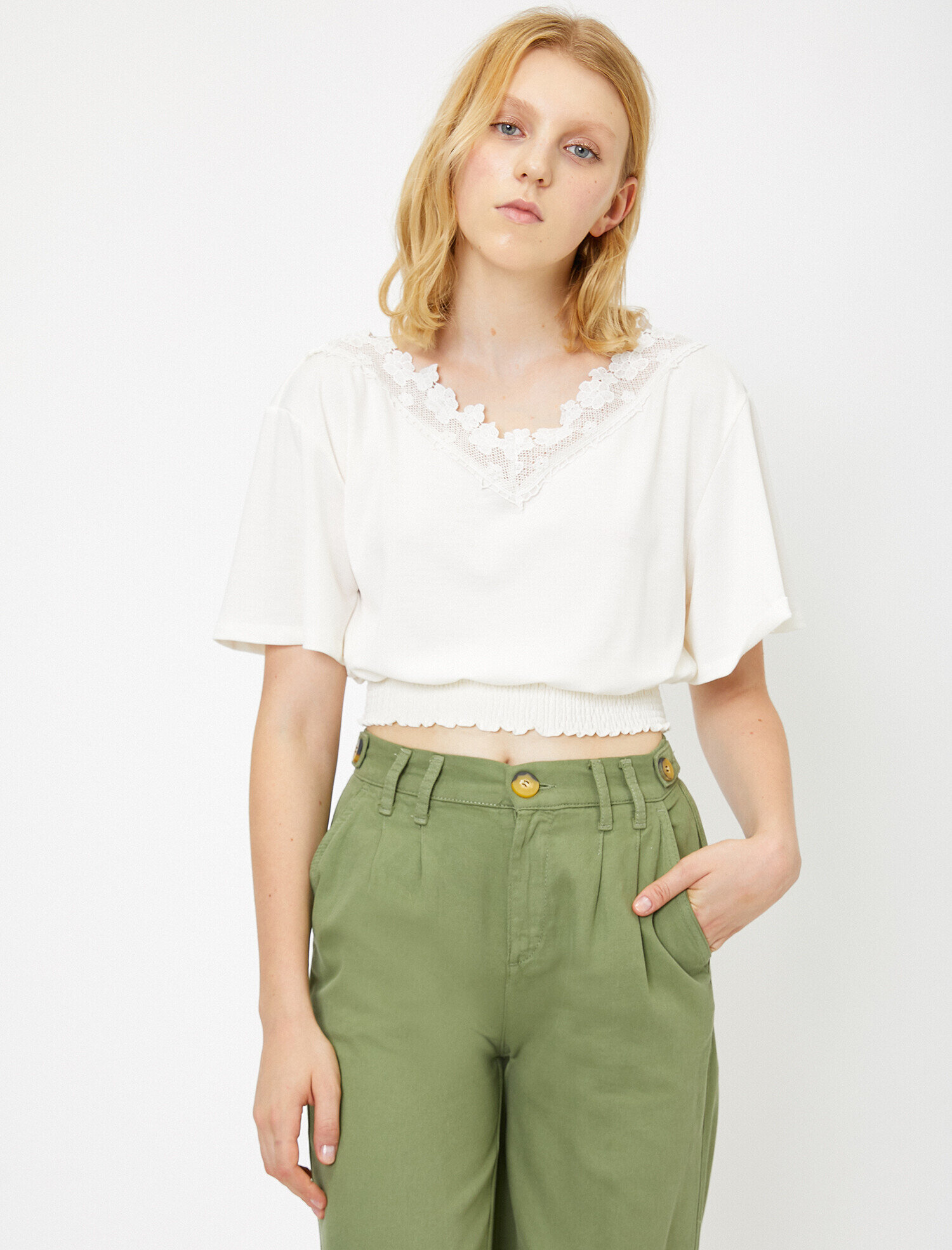   Dantel Detaylı Tişört