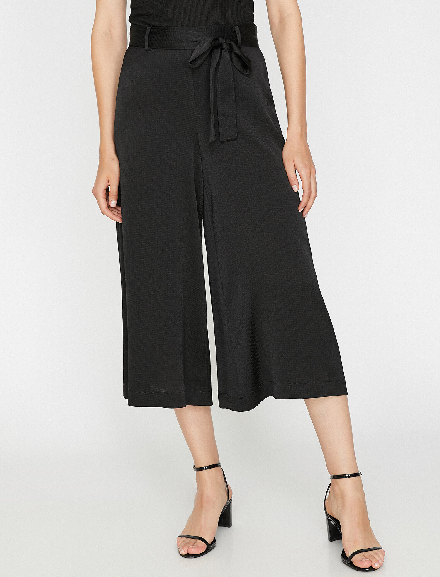   Kemer Detaylı Pantolon