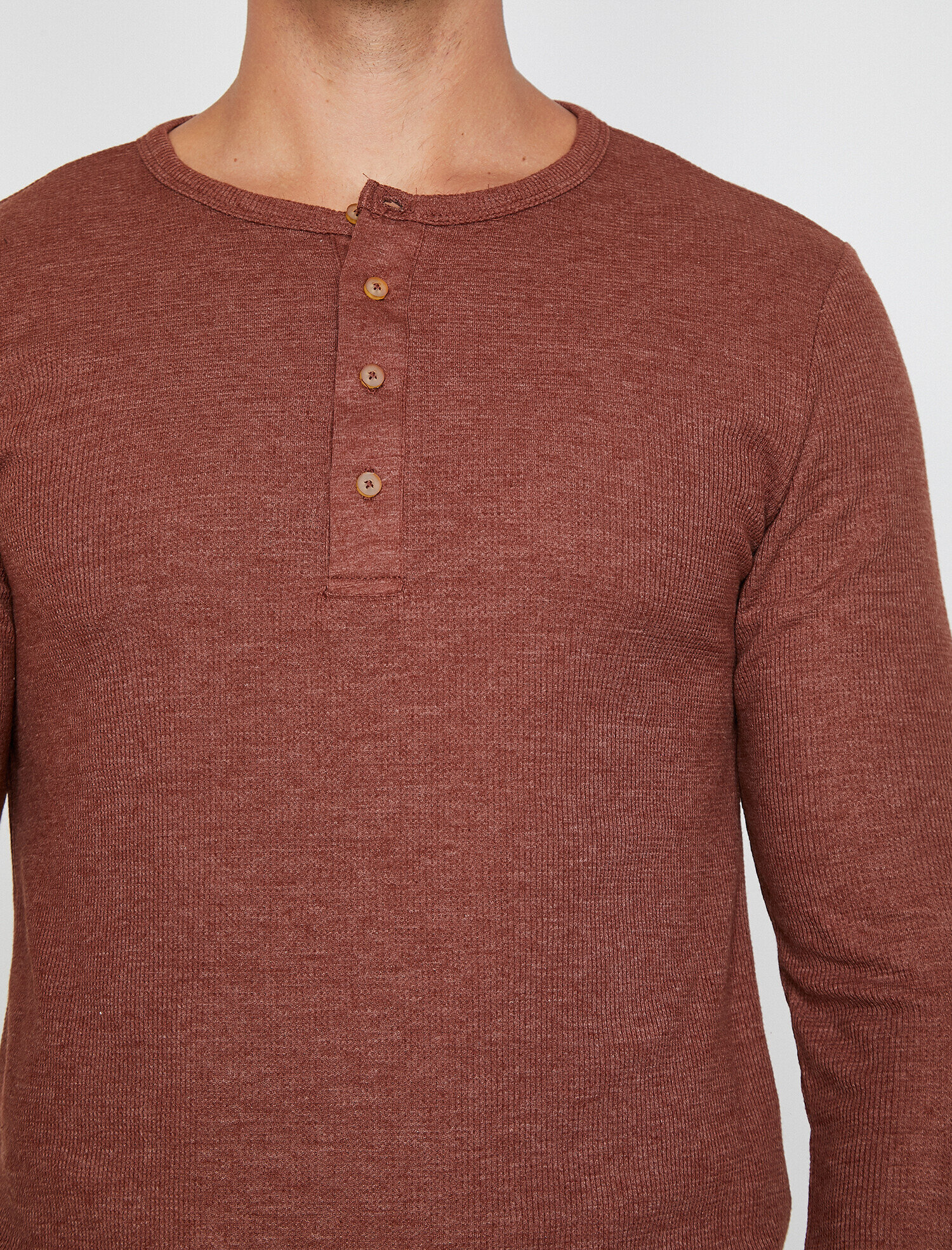   Düğme Detaylı Tişört