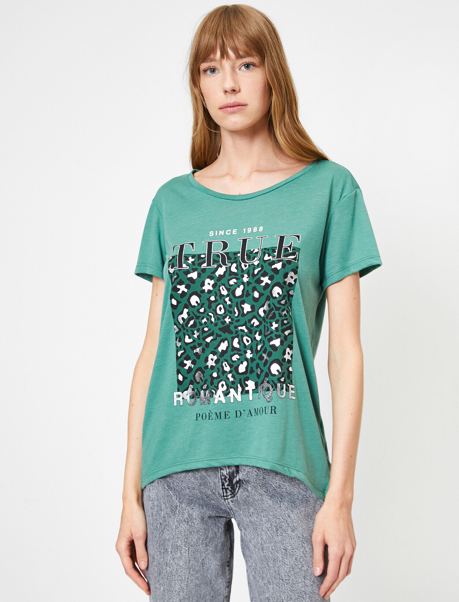   Leopar Baskı Detaylı Standart Kalıp Bisiklet Yaka Tişört