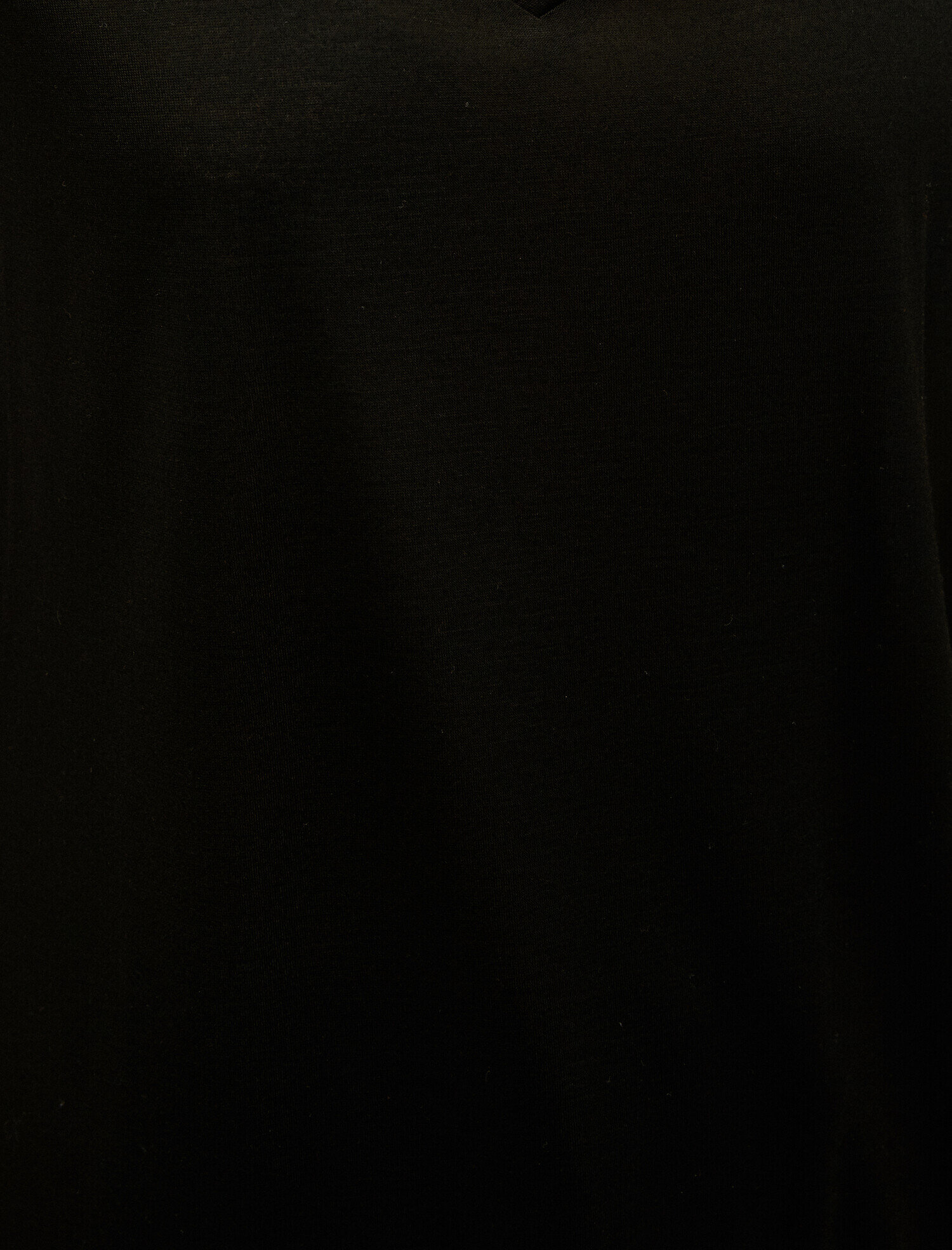   V Yaka Bol Kesim Basic Tişört