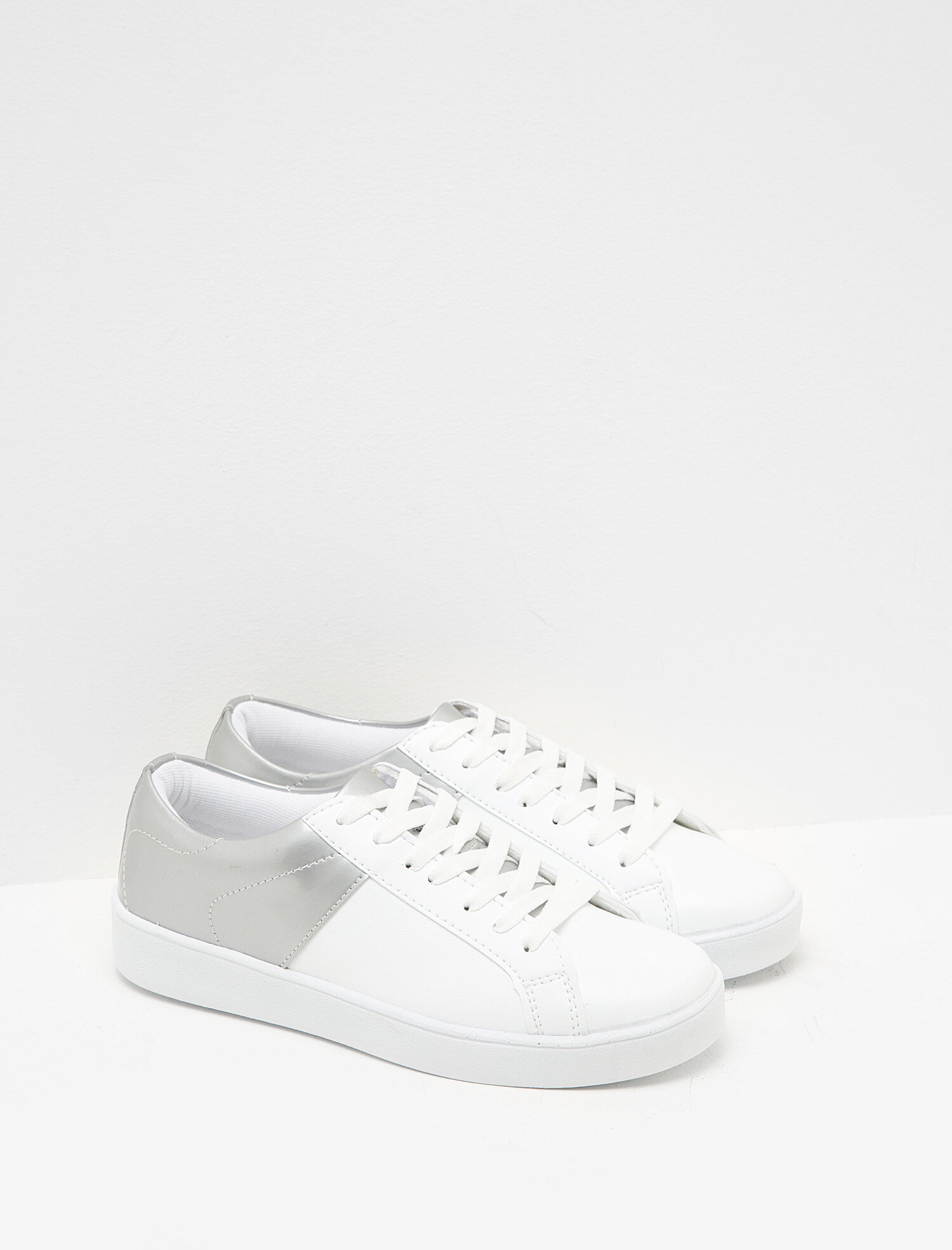  Kadın Bağcıklı Ayakkabı