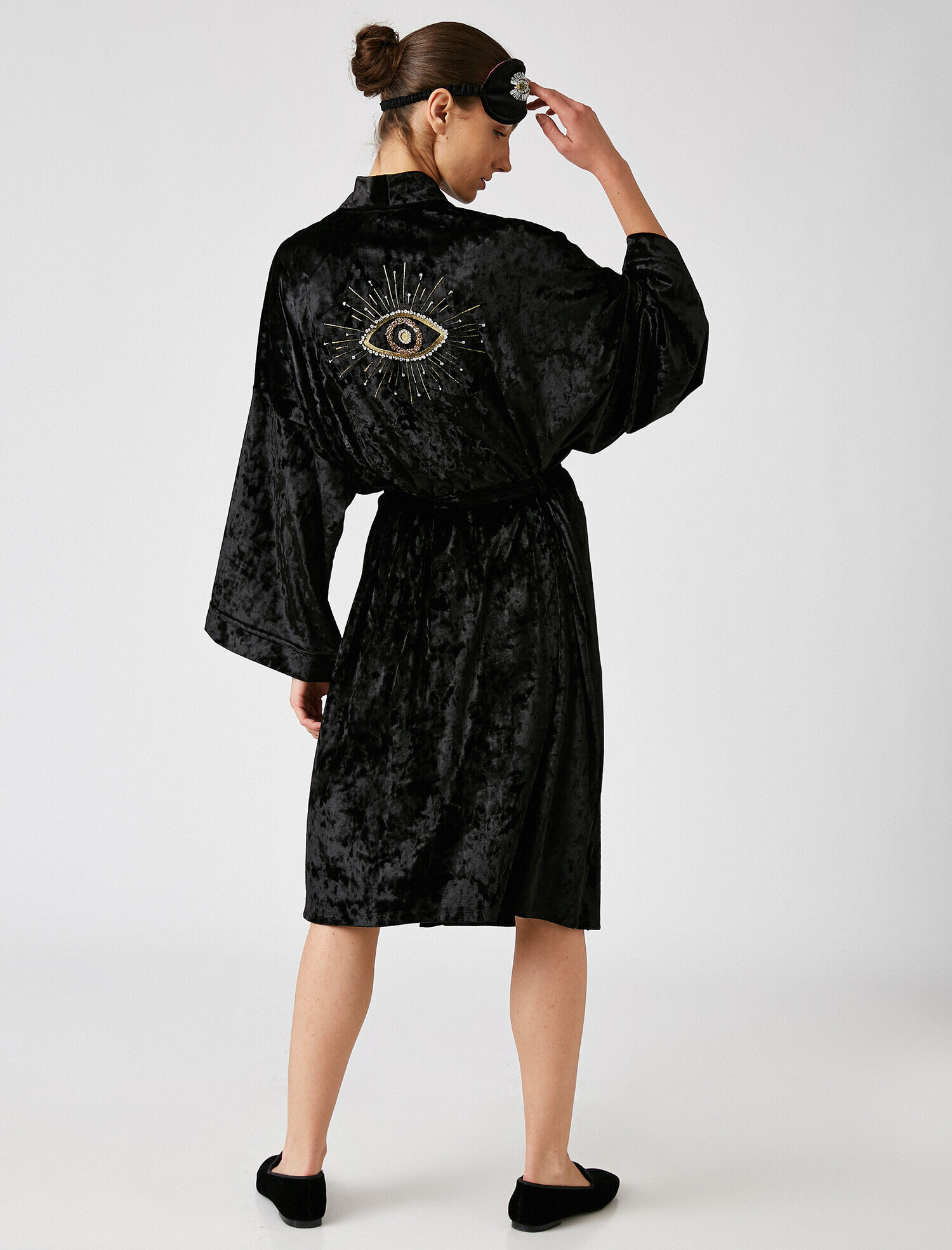   Kadife İşlemeli Sabahlık