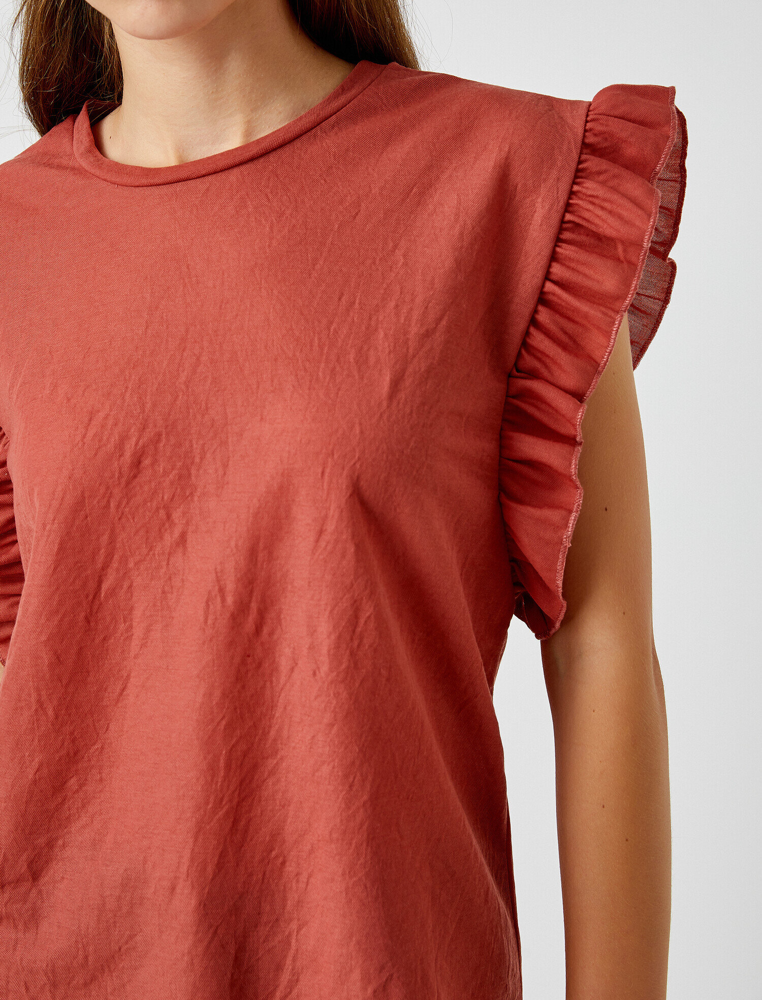   Kolları Fırfırlı Tişört