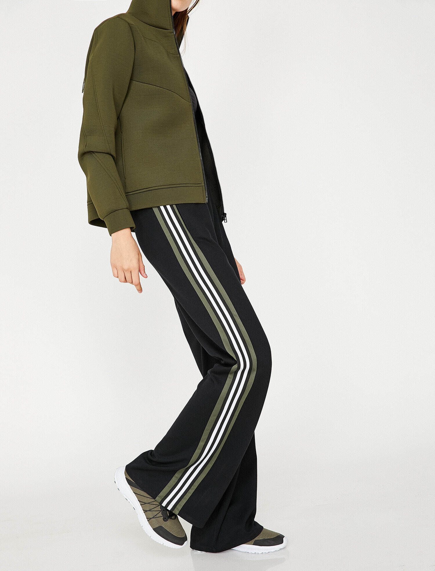   Ebru Şallı Loves Koton Sport Eşofman Altı