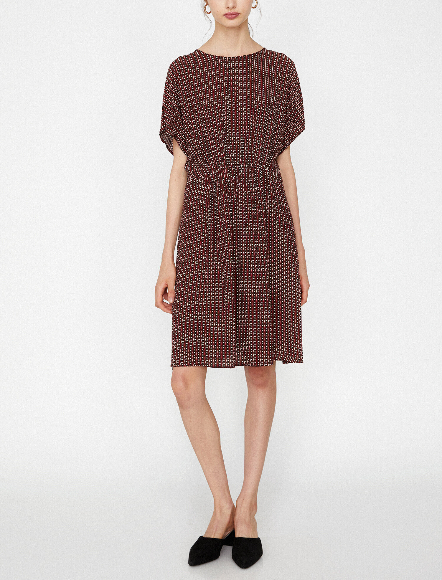   Desenli Dökümlü Elbise Kısa Kollu