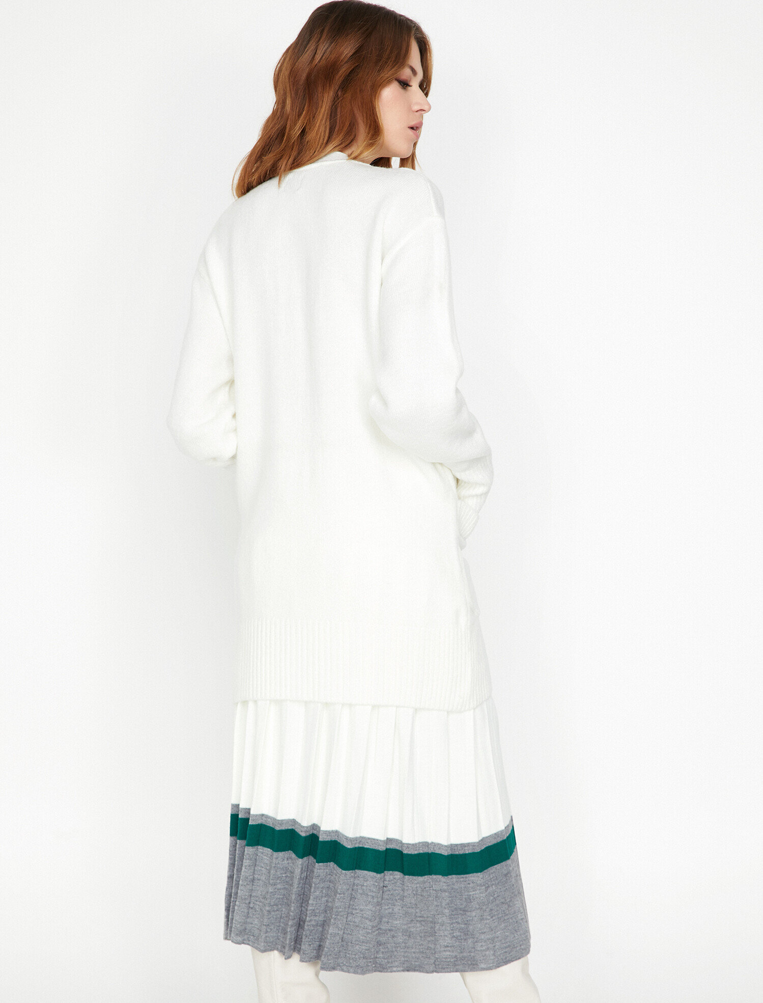   Uzun Kollu Düğme Detaylı Hırka