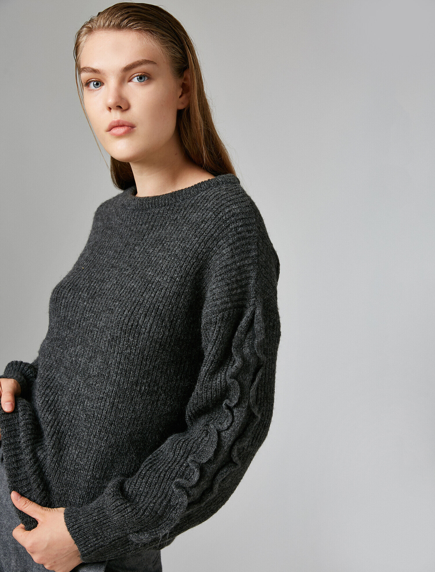 Bisiklet Yaka Uzun Fırfırli Kollu Triko Kazak