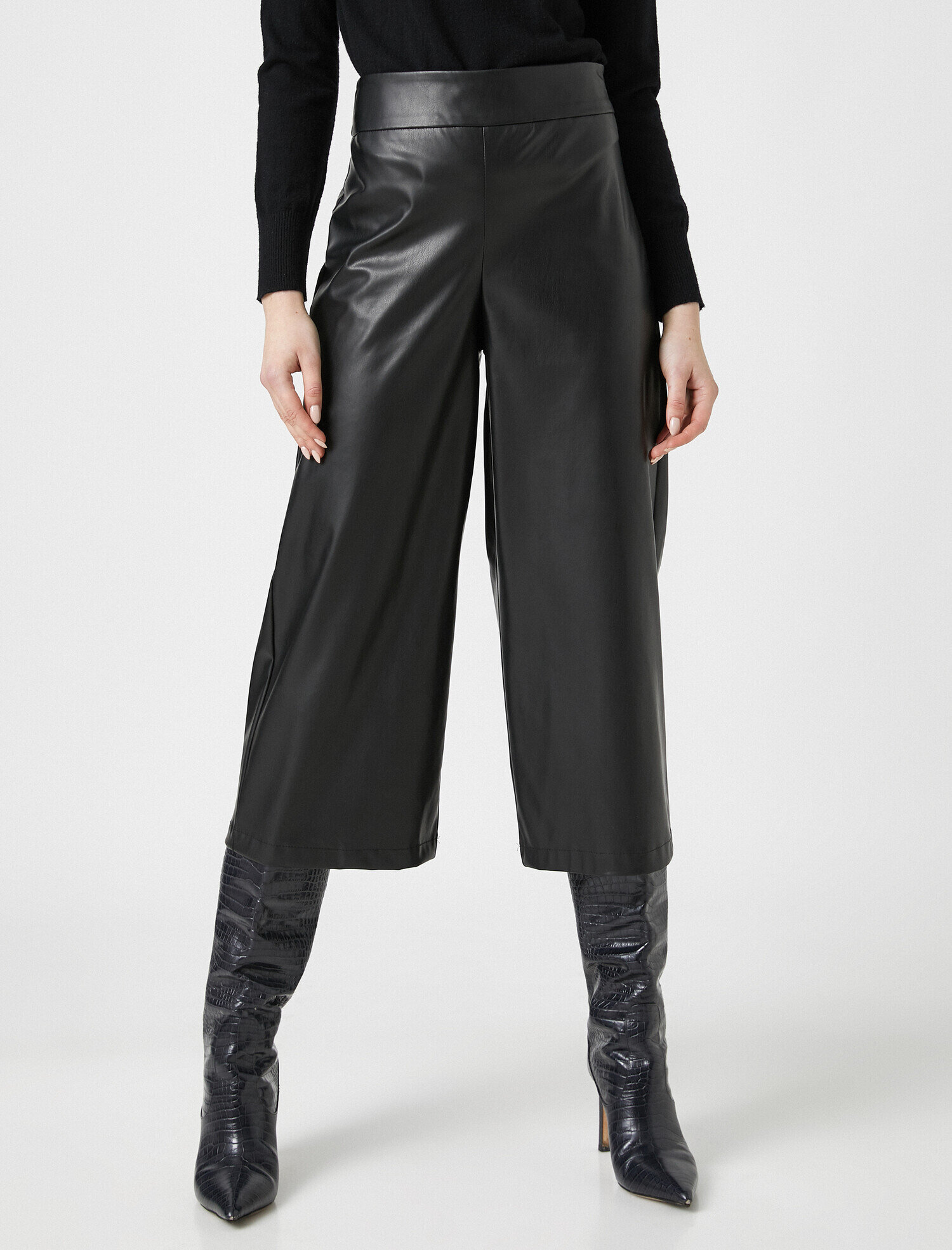   Suni Deri Görünümlü Crop Pantolon