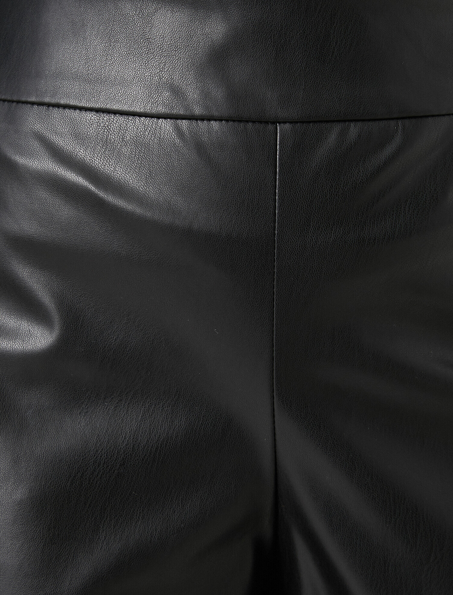   Suni Deri Görünümlü Crop Pantolon