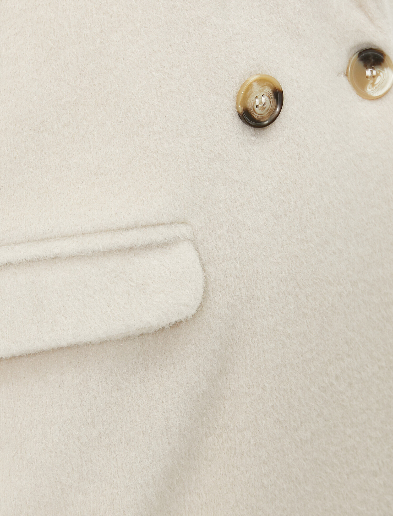   Düğme Detaylı Kaban